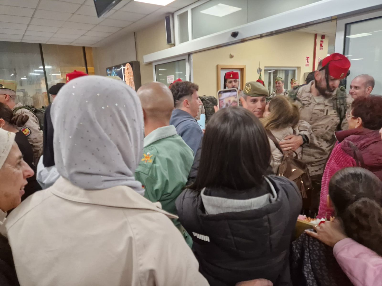 FOTOGALERÍA | De Irak a los brazos de su gente: fotogalería del regreso de la COMGECEU