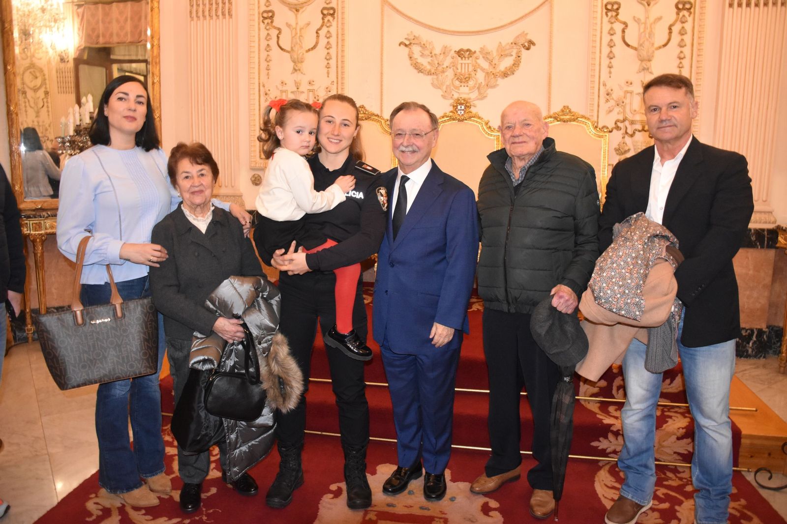 La toma de posesión de los 15 nuevos policías locales, en imágenes