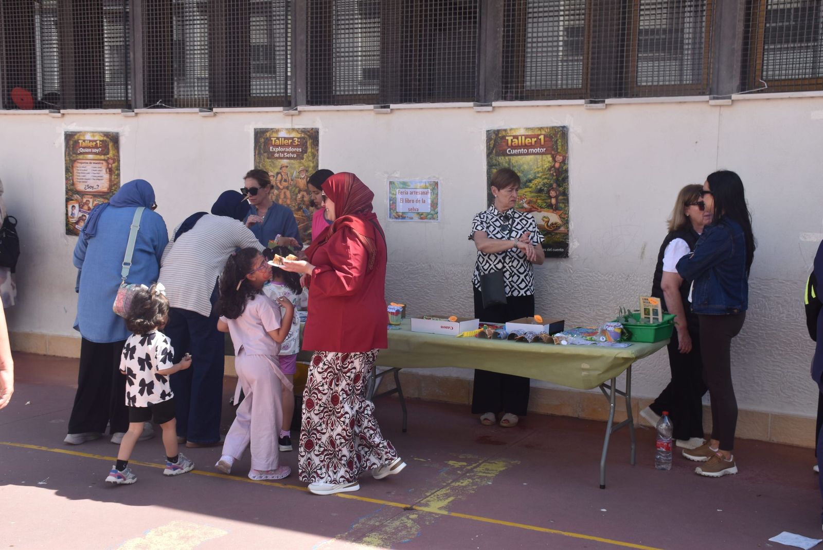 Simpática y colorida selva para poner fin a la Semana Cultural del 'José Acosta'
