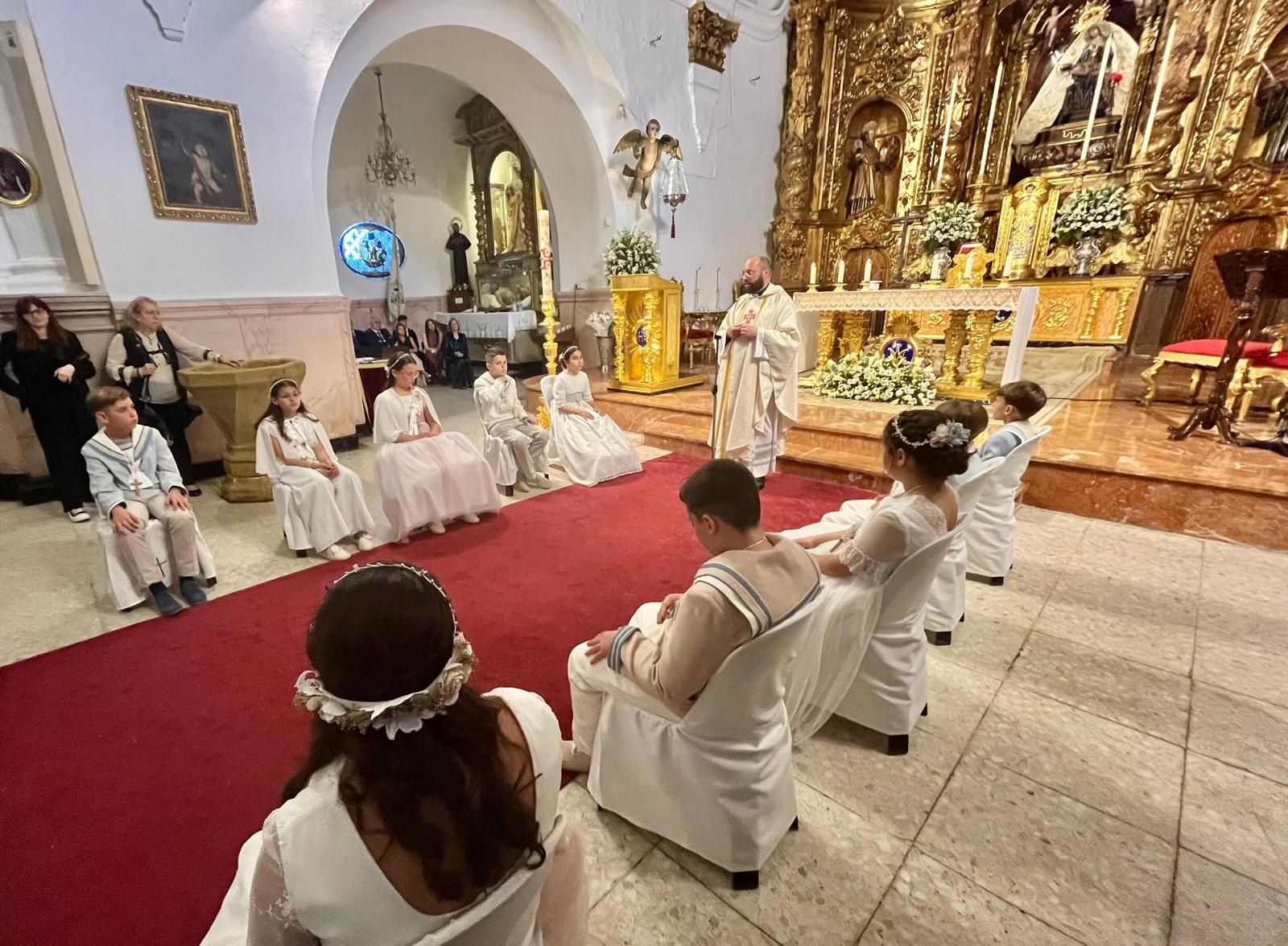 El vicario oficia otras dos comuniones en el Santuario de la Virgen de África