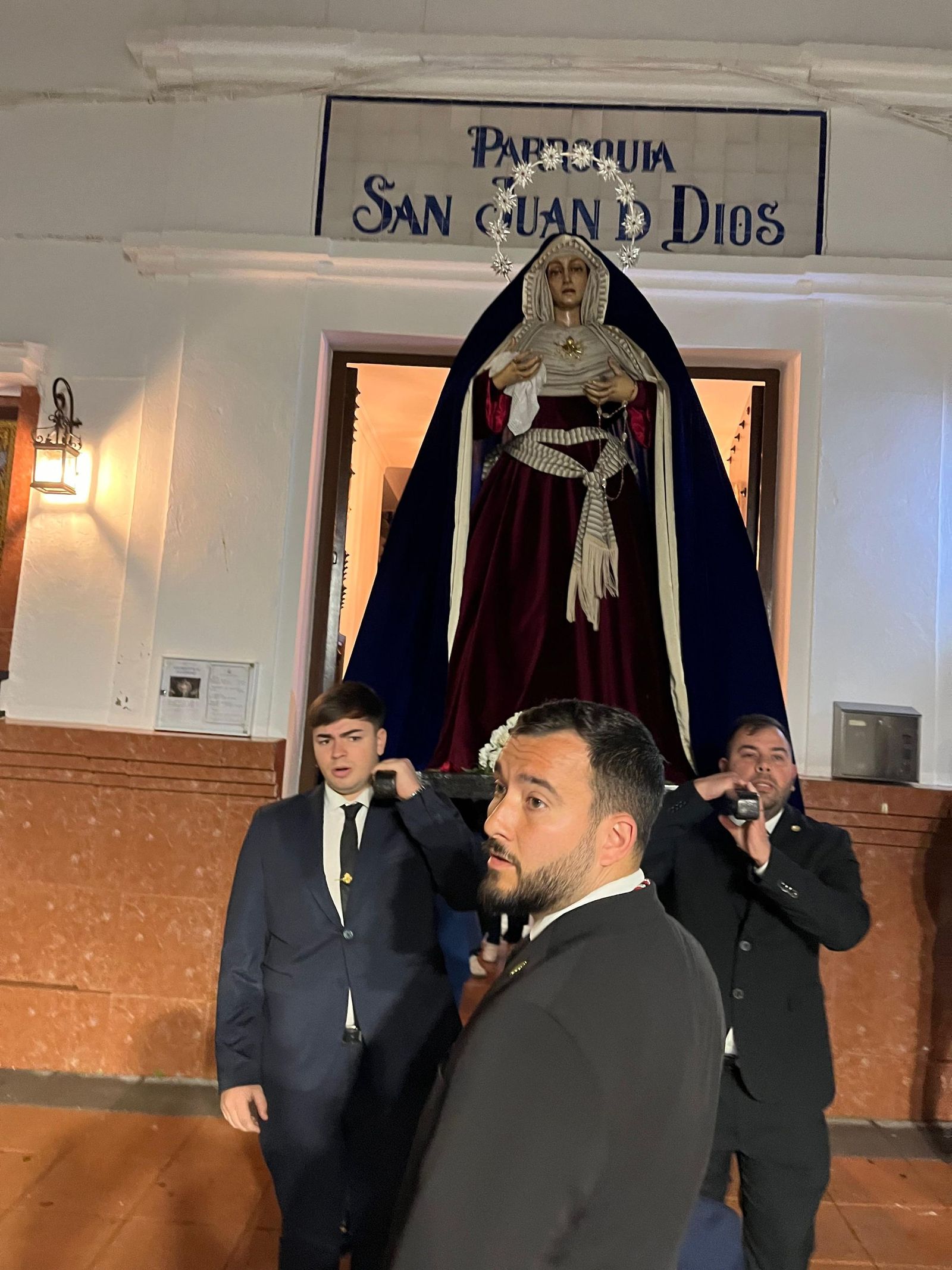 La lluvia no impide el traslado de la Amargura y el Caído a su Casa