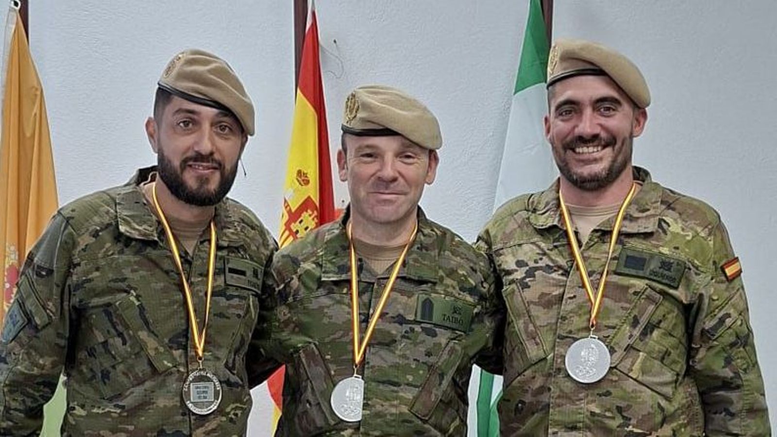 El capitán Galache junto a otros compañeros del campeonato tras los resultados obtenidos