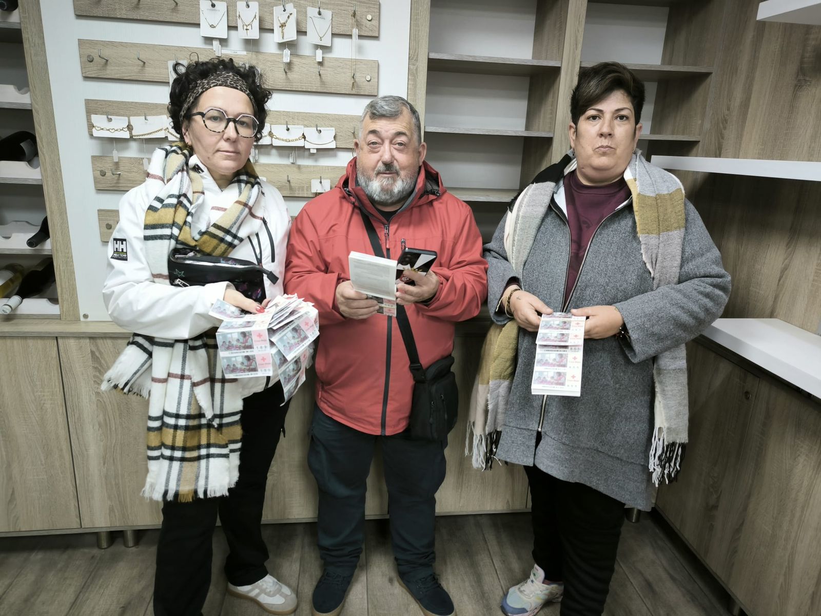 De izquierda a derecha: Carmen, José Antonio y Ana.