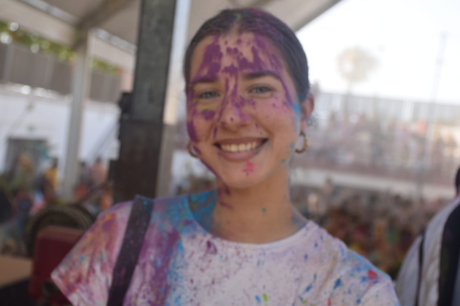 El Holi vuelve a teñir Ceuta de color por la solidaridad y el amor