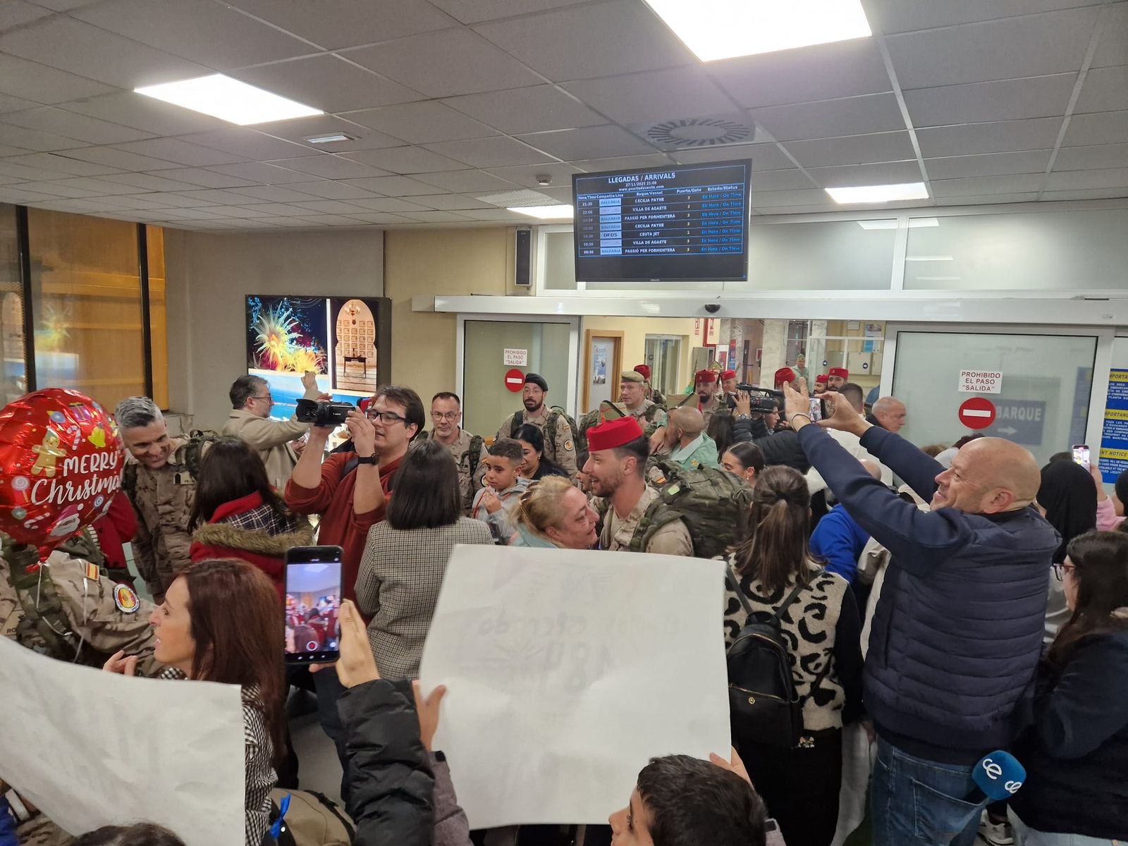 FOTOGALERÍA | De Irak a los brazos de su gente: fotogalería del regreso de la COMGECEU