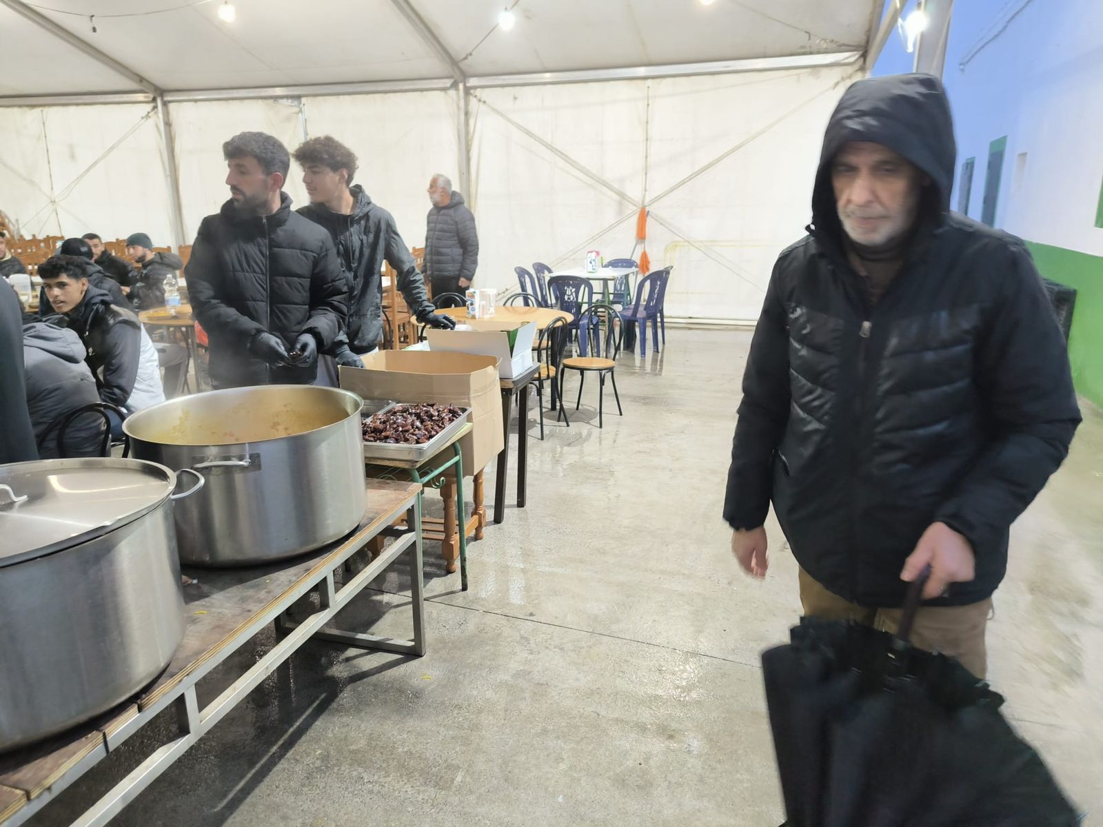 La prensa ceutí disfruta de un delicioso iftar en comunidad y de la mano de Luna Blanca