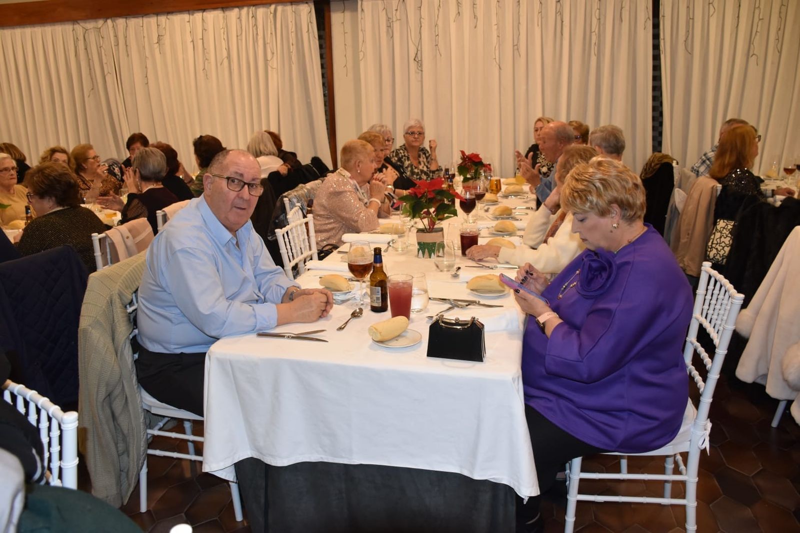 La Navidad abraza a los mayores en ‘La Muralla’ con una cena llena de música y diversión