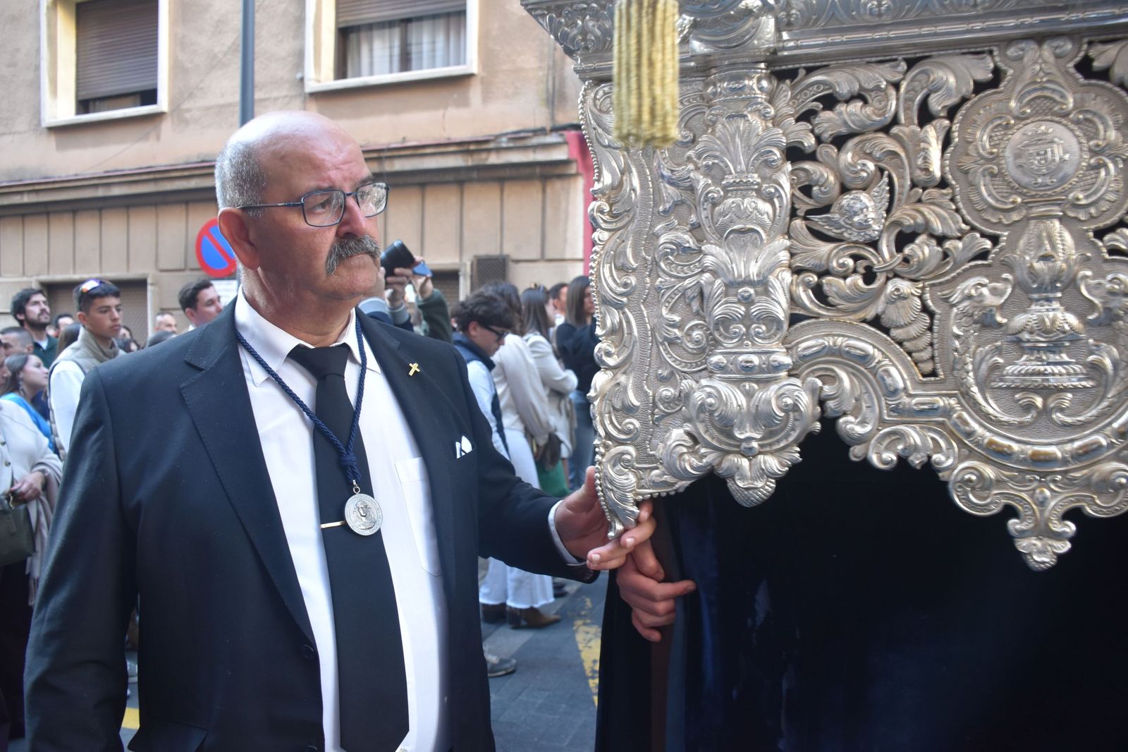 Aroma cofrade y estudiantil: Las Penas reina en el Jueves Santo