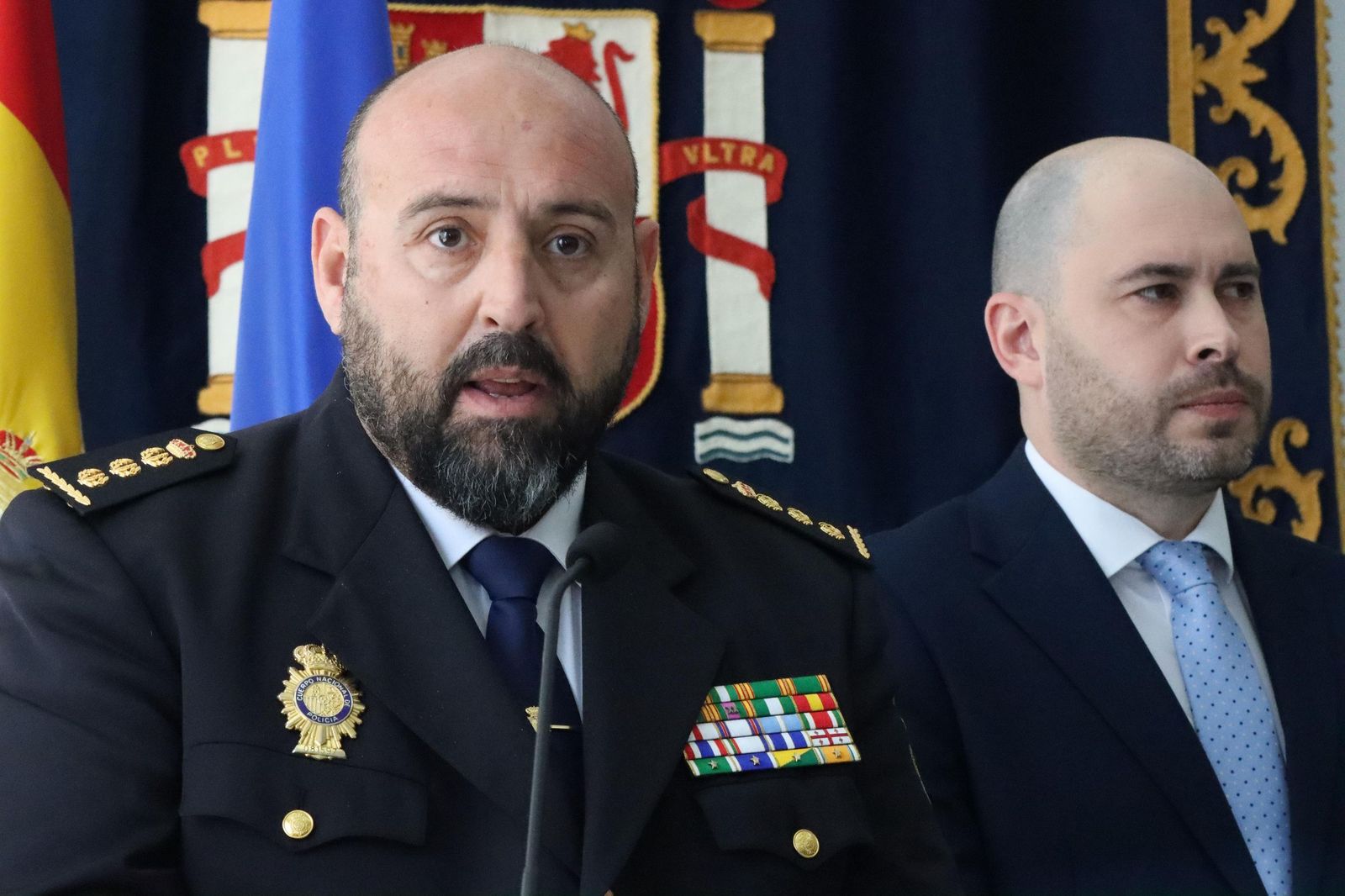 El jefe de la UDYCO, Antonio Martínez Duarte; y el delegado del Gobierno, Miguel Ángel Pérez Triano.