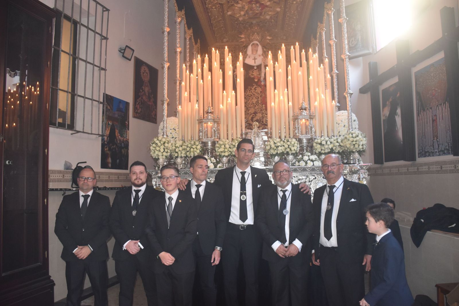 Aroma cofrade y estudiantil: Las Penas reina en el Jueves Santo