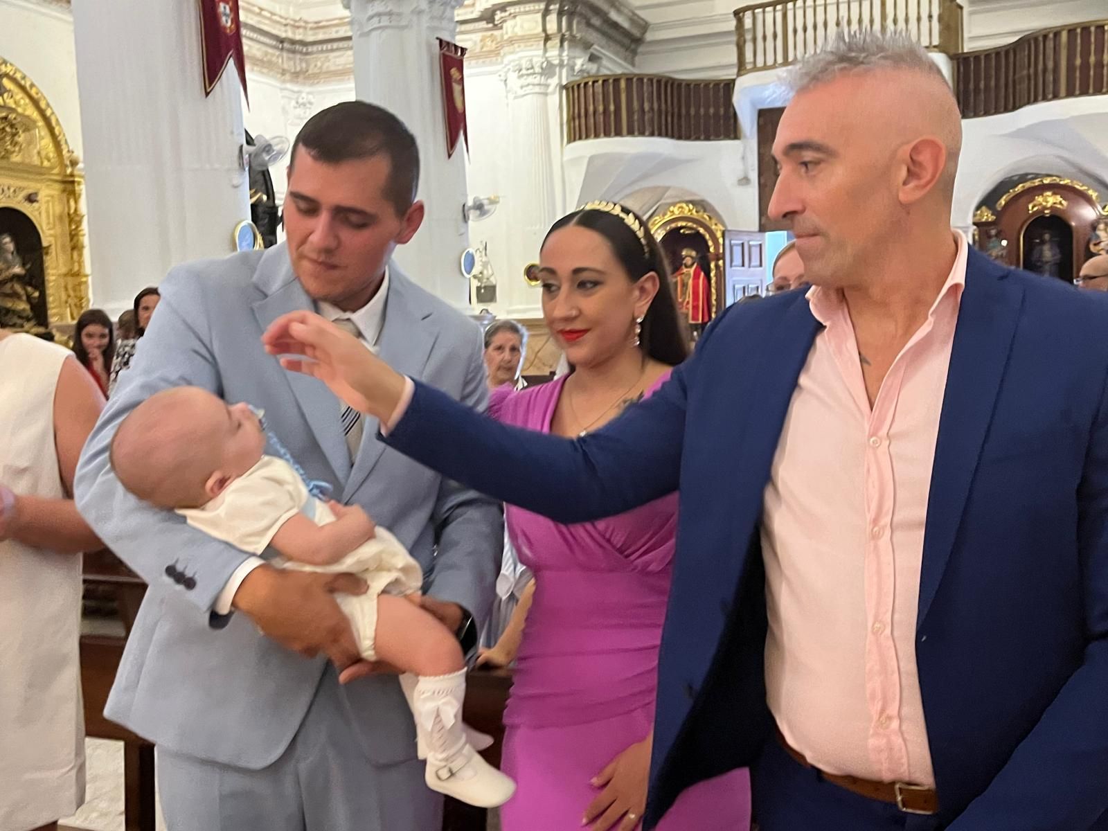 Romeo recibe el Sacramento del Bautismo en Nuestra Señora de África