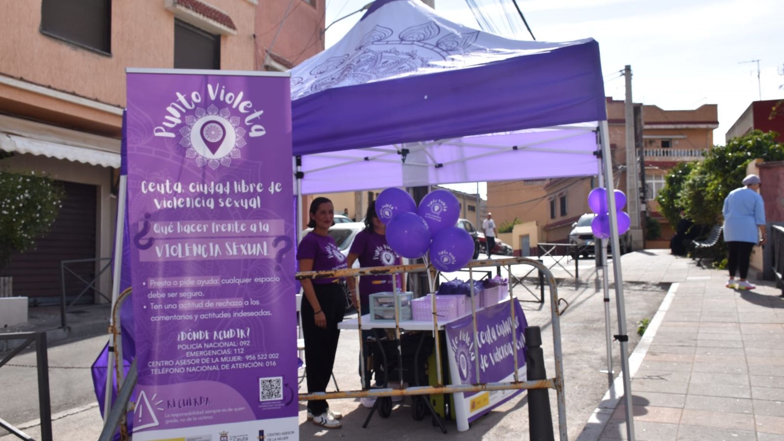 Punto informativo junto al Polifuncional