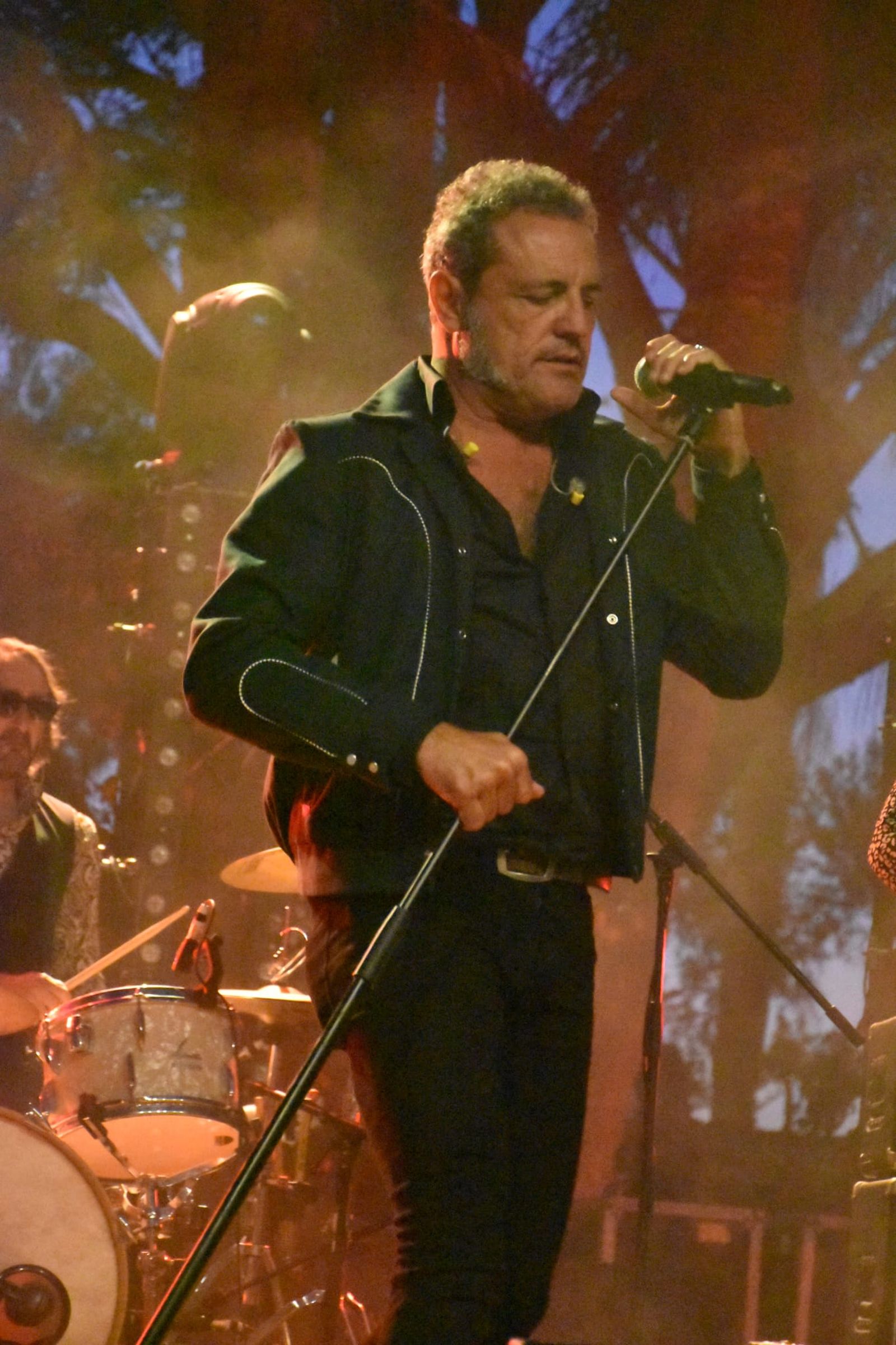 M-Clan convierte Ceuta en un enorme escenario de rock con una noche para el recuerdo