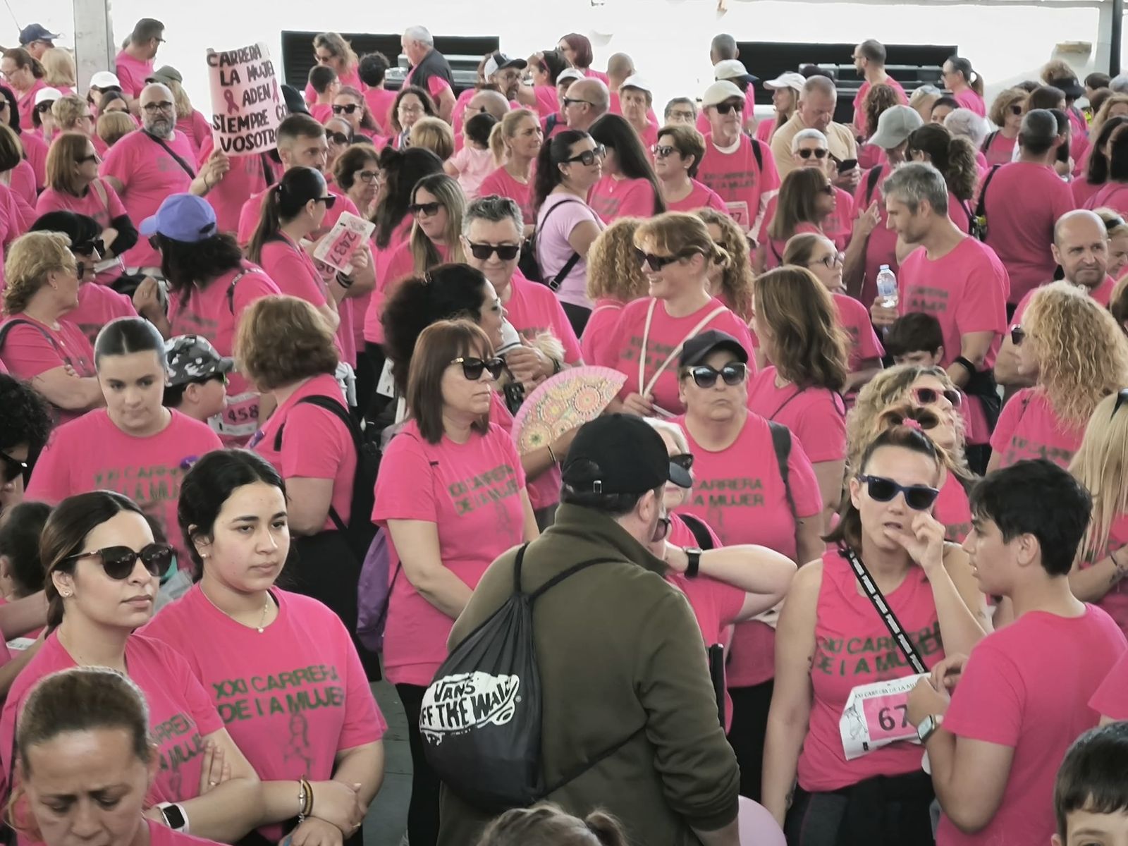 Ceuta se viste de rosa para abrazarse a la vida