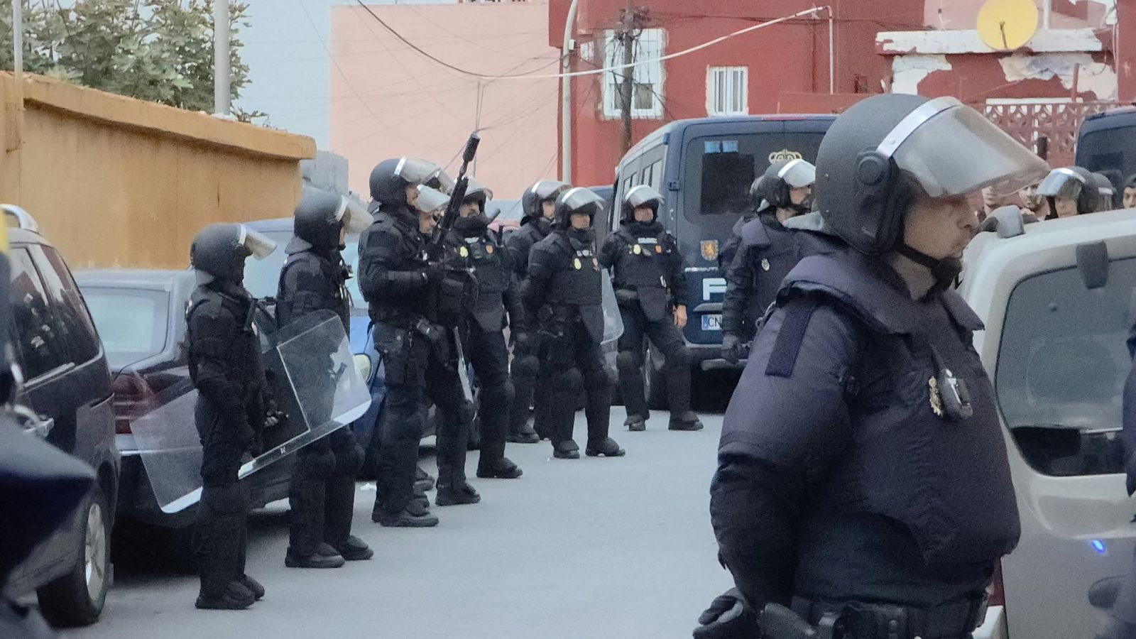 Despliegue policial en Los Rosales y el Tarajal para retirar a los inmigrantes que quedan en las calles
