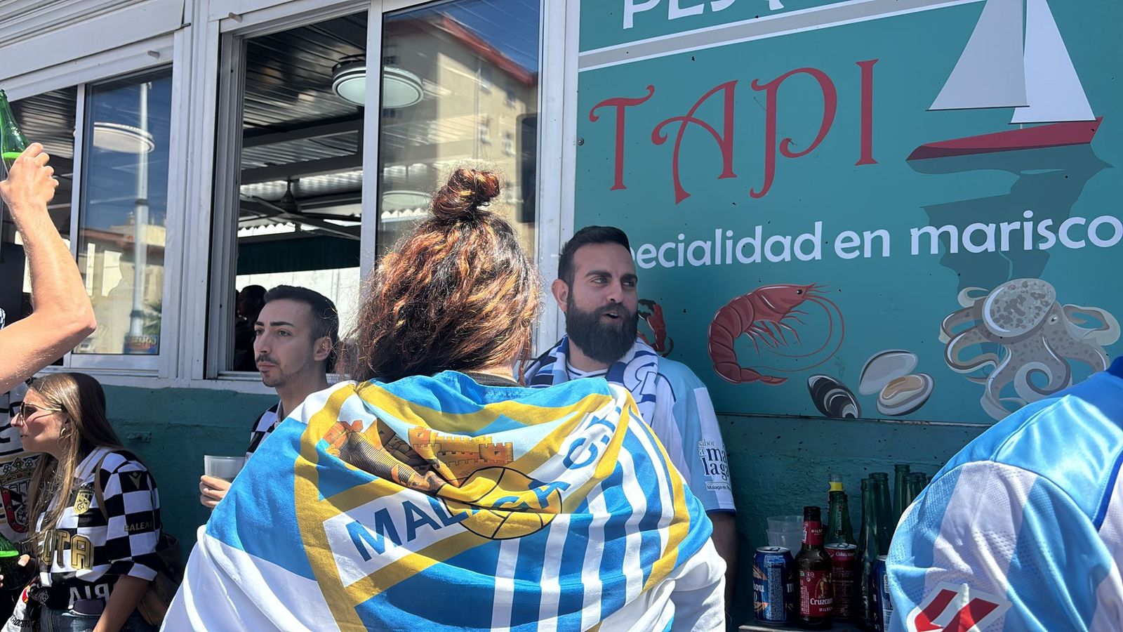Aficionados en la previa del partido