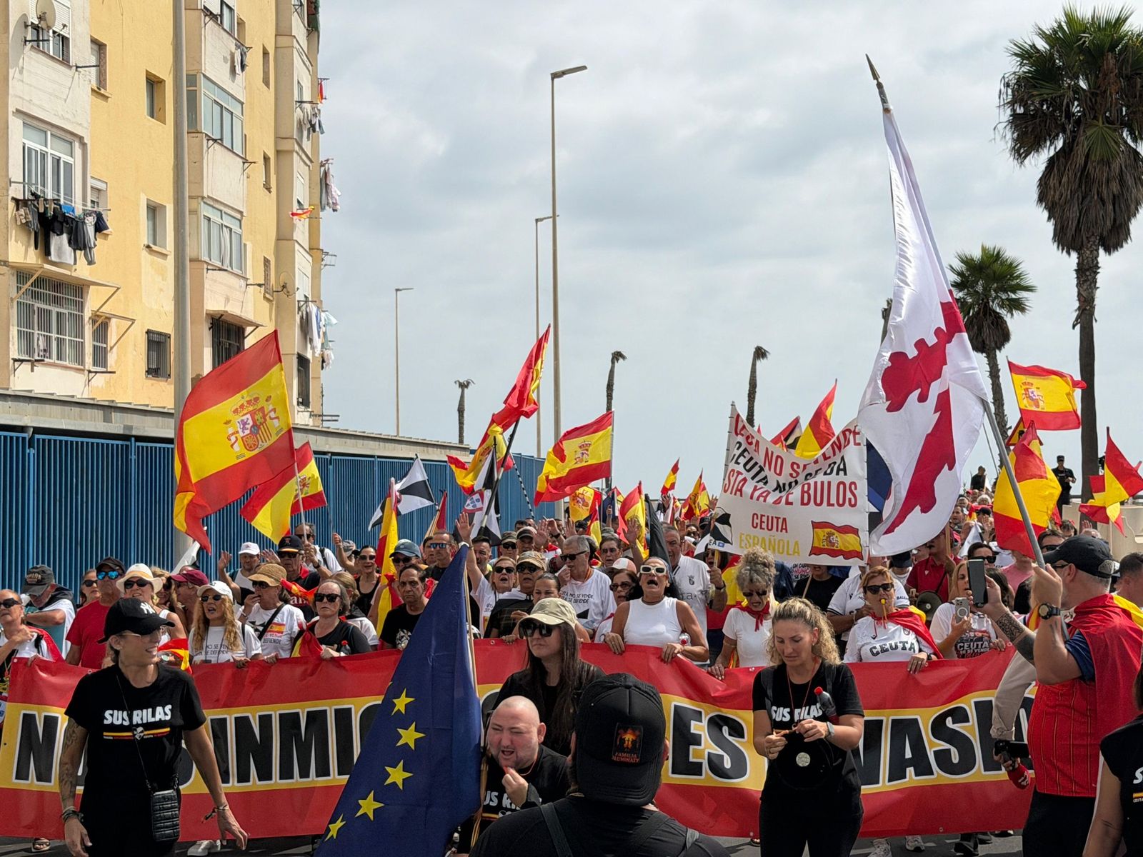 Ceuta vuelve a echarse a las calles para recordar que "Un caballa nunca se rinde"