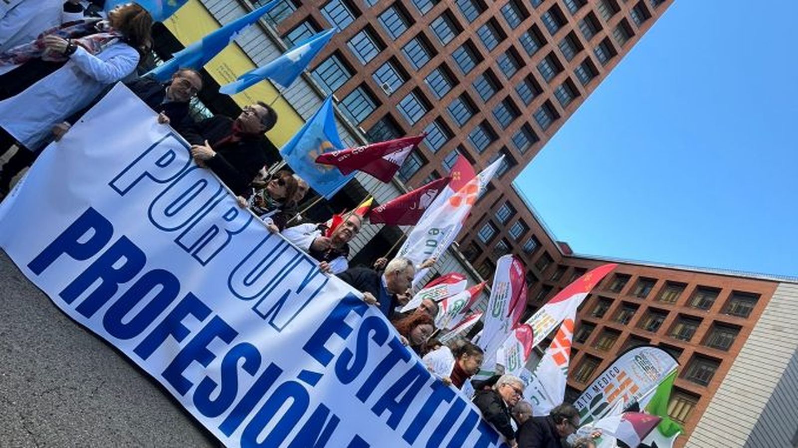 Manifestación de miles de médicos en Madrid este sábado para reclamar un estatuto propio