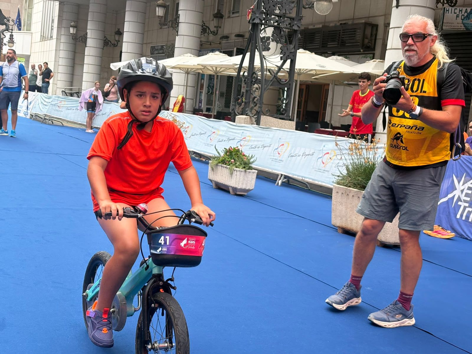 Los aficionados al triatlón en Ceuta se reúnen para participar en el Acuatlón Popular 'Juan Mur' y en la Phoenix Kids Triathlon
