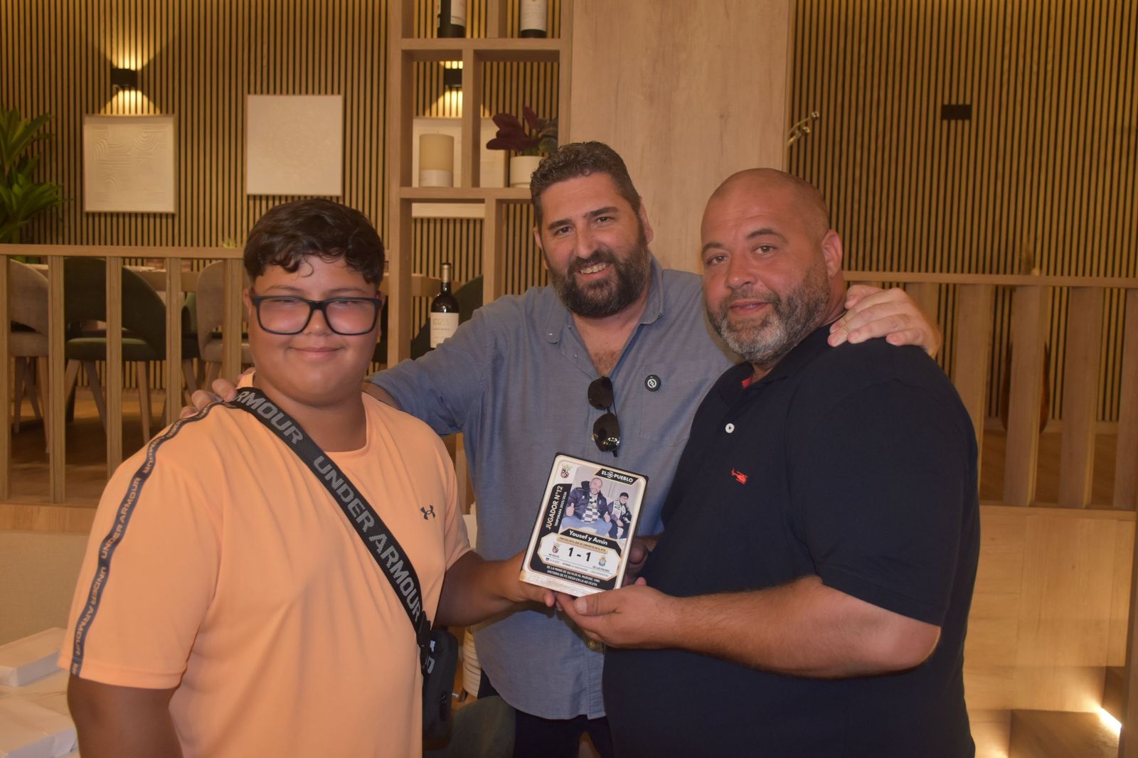 El Pueblo de Ceuta reúne a sus ‘Jugadores nº12’ y convierte su pasión por el Ceuta en cromos