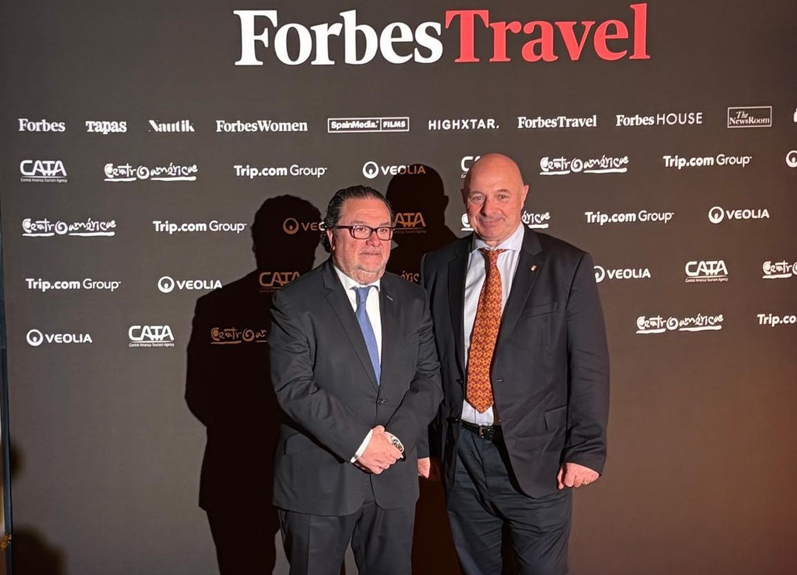 El consejero de Turismo, Comercio, Empleo y Deporte, Nicola Cecchi en la gala de los Forbes Travel Awards