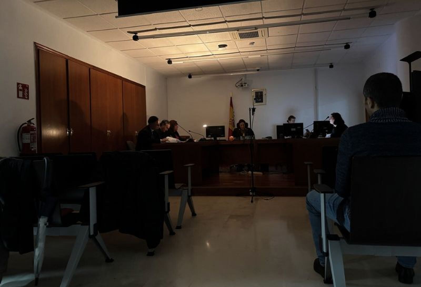 Minutos antes de la audiencia preliminar practicada casi a oscuras este jueves.