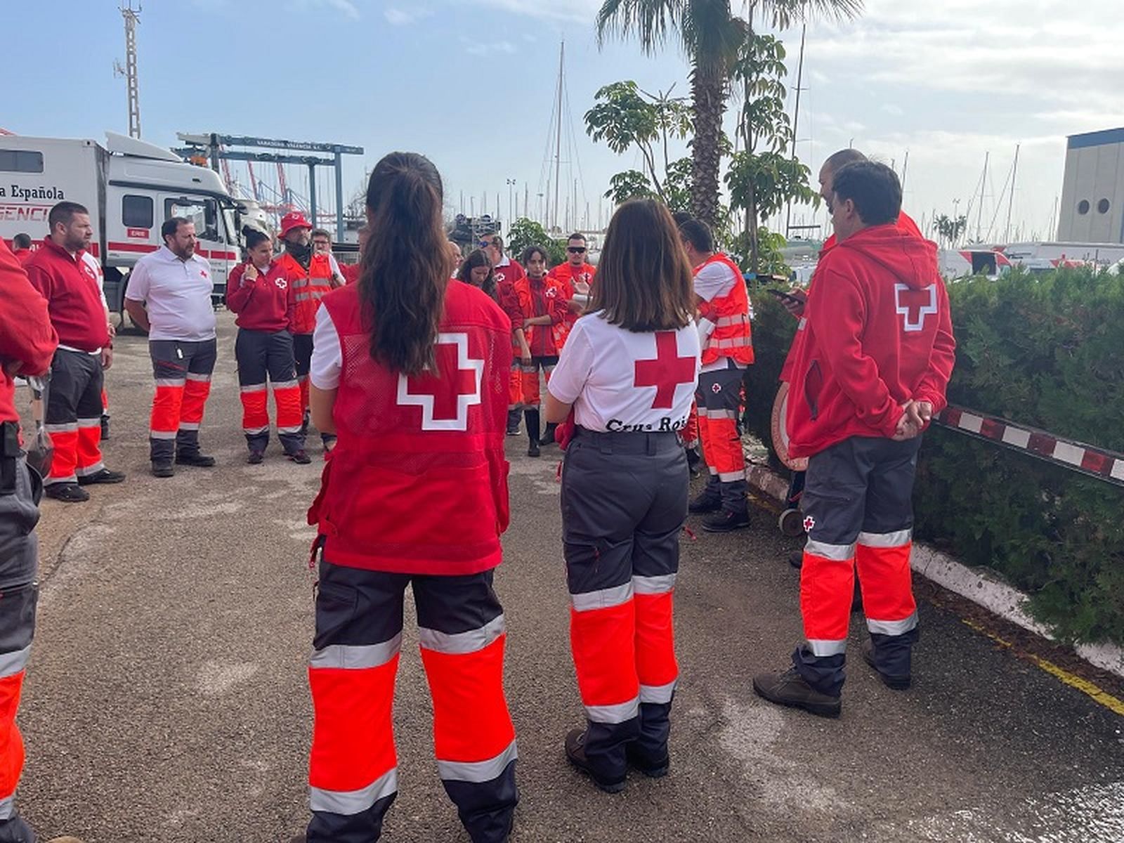 Cruz Roja Ceuta durante el briefing |  FOTO CEDIDA CRUZ ROJA CEUTA