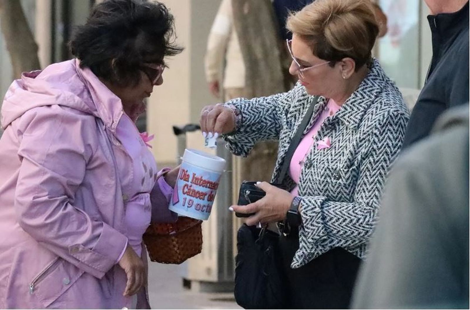 Imagen de archivo de una actividad en Ceuta por el Día contra el Cáncer de Mama