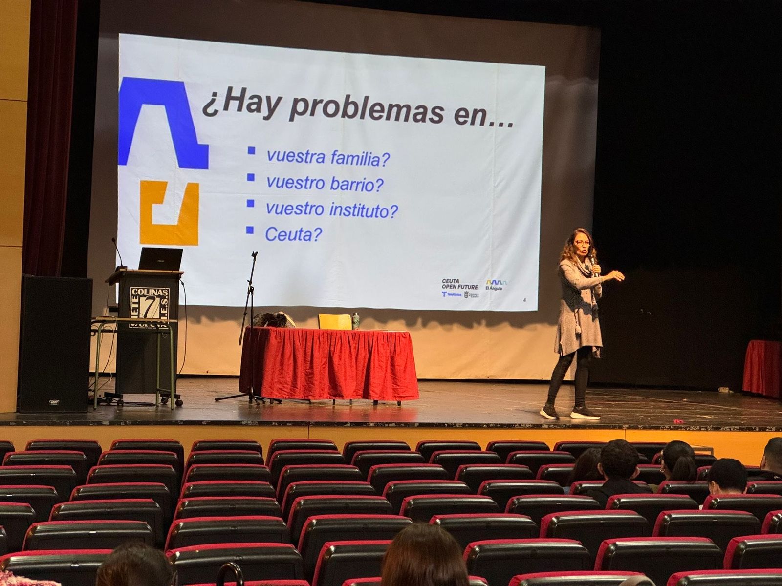 Una de las charlas de las Jornadas de Emprendimiento en el IES Siete Colinas