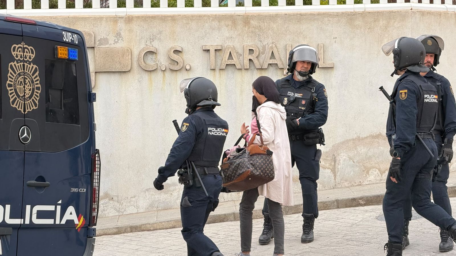 Nuevos controles policiales: continúa la búsqueda de migrantes en los barrios de Ceuta