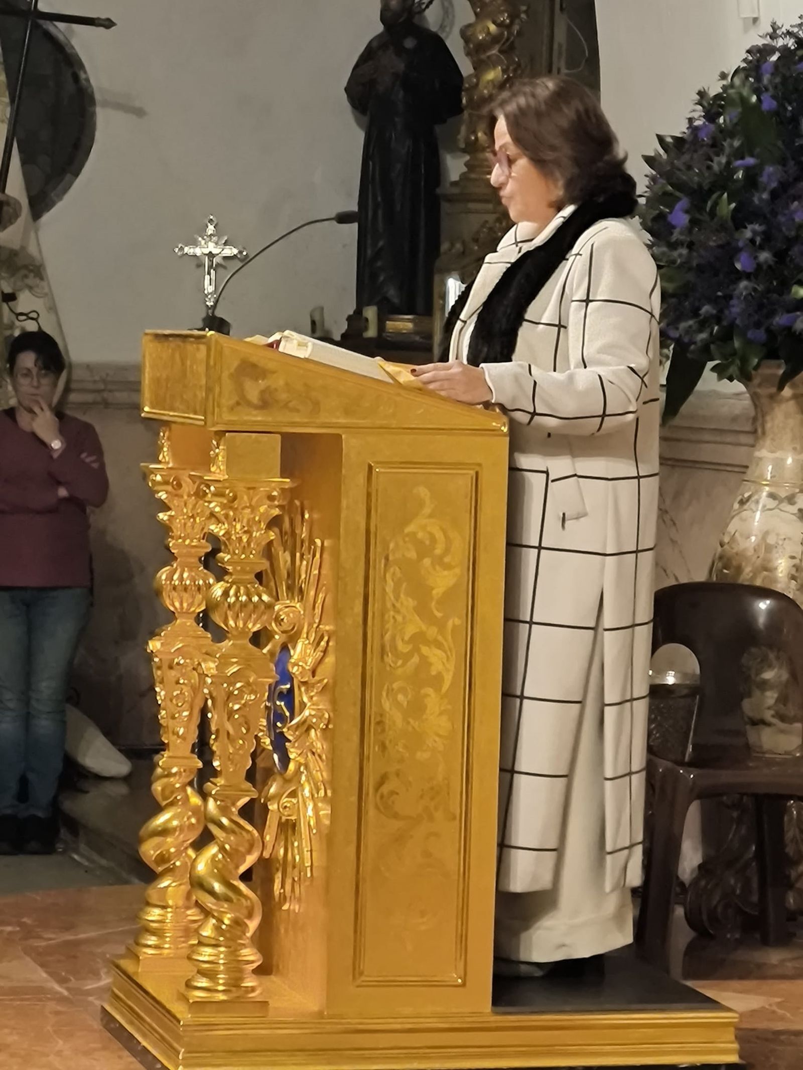 Una misa en la iglesia de África rinde memoria al capitán Álvaro García