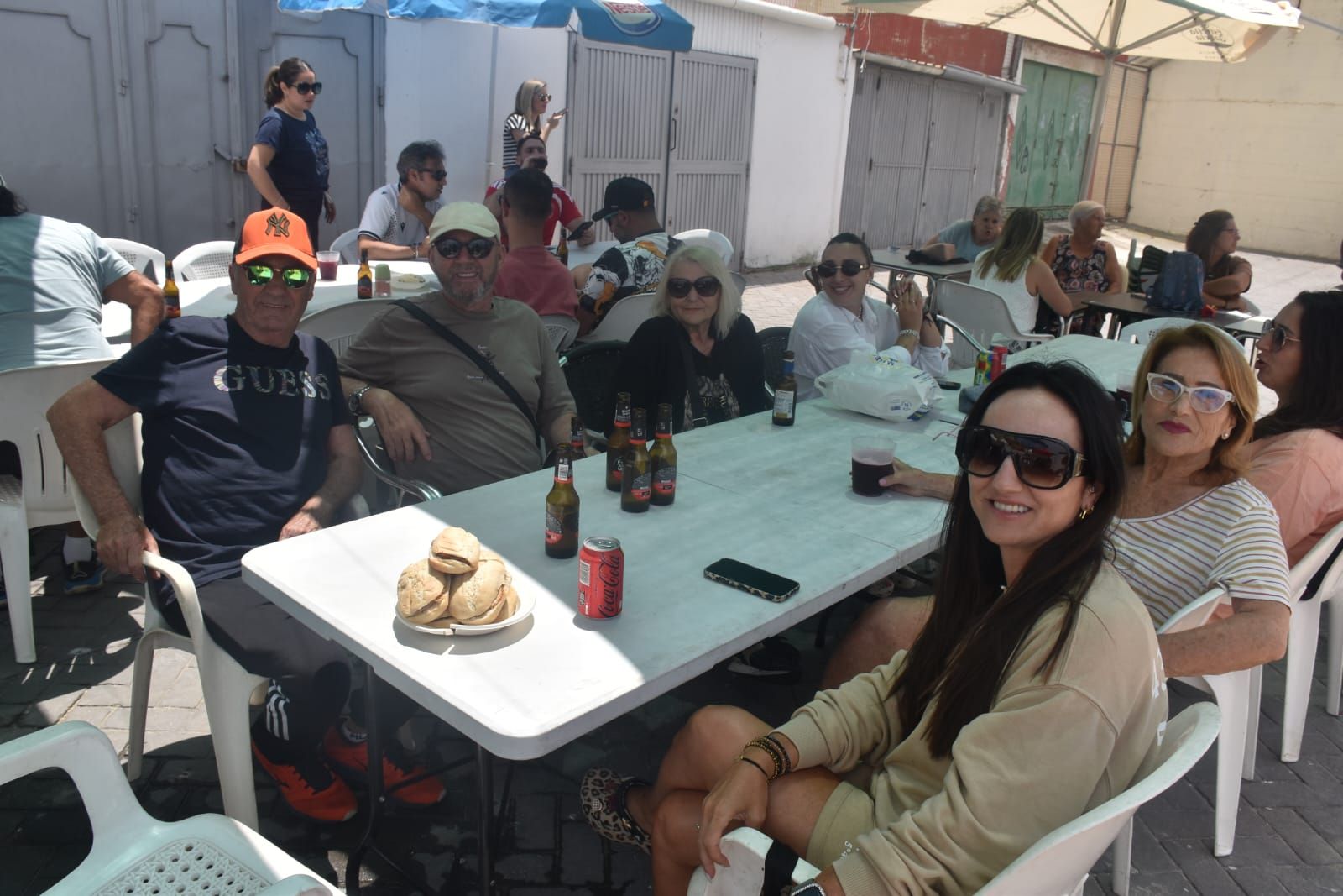 San Amaro celebra una cruz de mayo especial en el corazón de la barriada