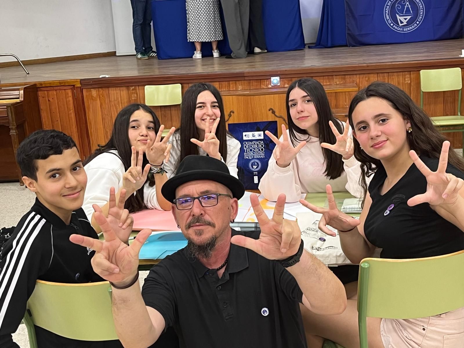 El IES Camoens acoge unas Olimpiadas de Dibujo Técnico con el legado de Paqui Serráis
