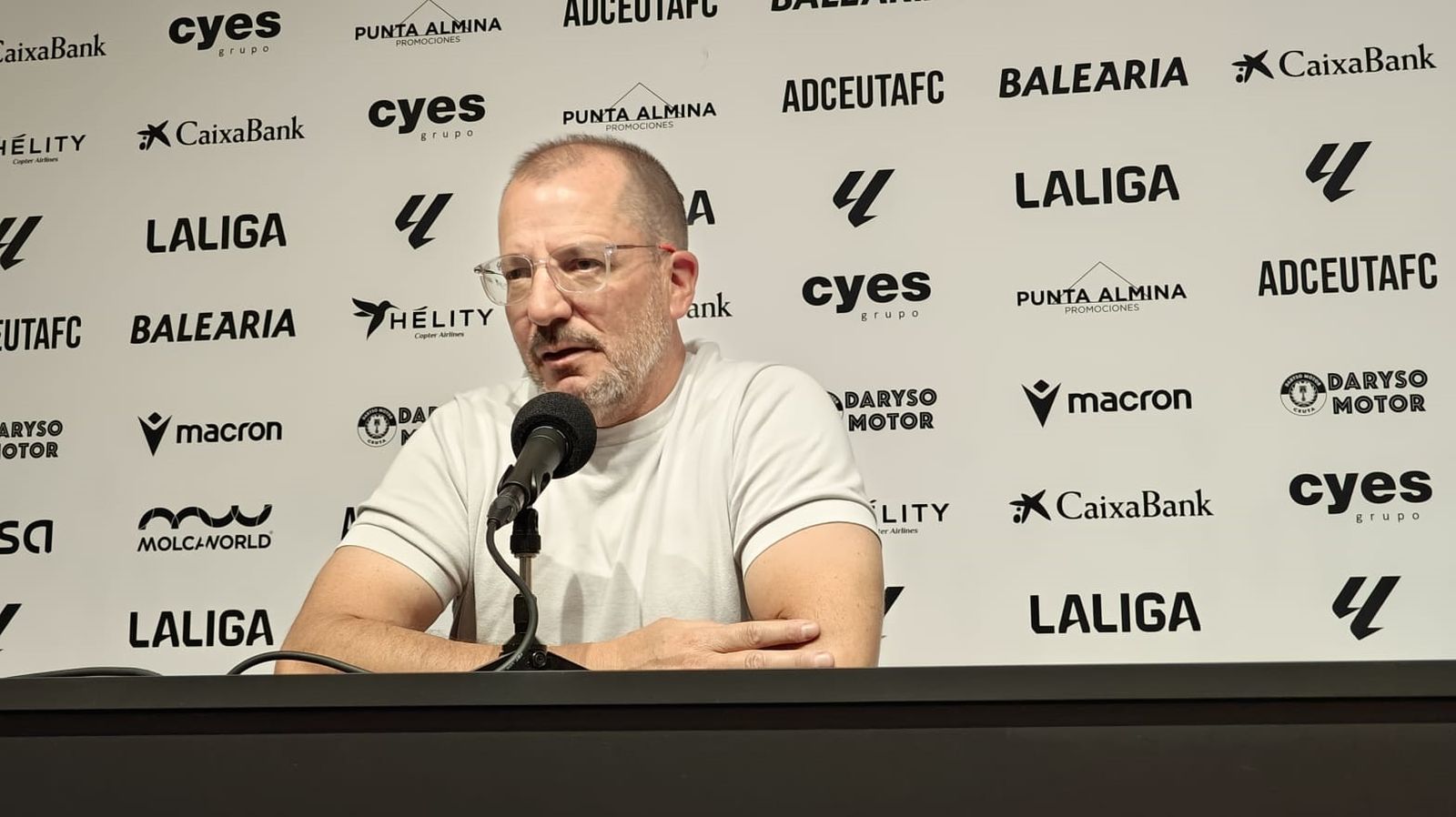 José Juan Romero, técnico de la AD Ceuta no pone límites al equipo y recuerda que el objetivo es seguir sumando: “Sea media inglesa o media taiwanesa, lo importante es puntuar”