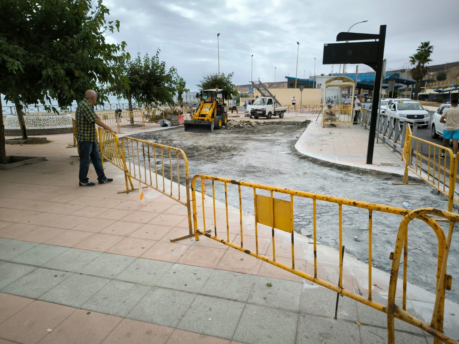 Comienzan las obras para habilitar una nueva parada de taxis en la frontera y evitar problemas circulatorios