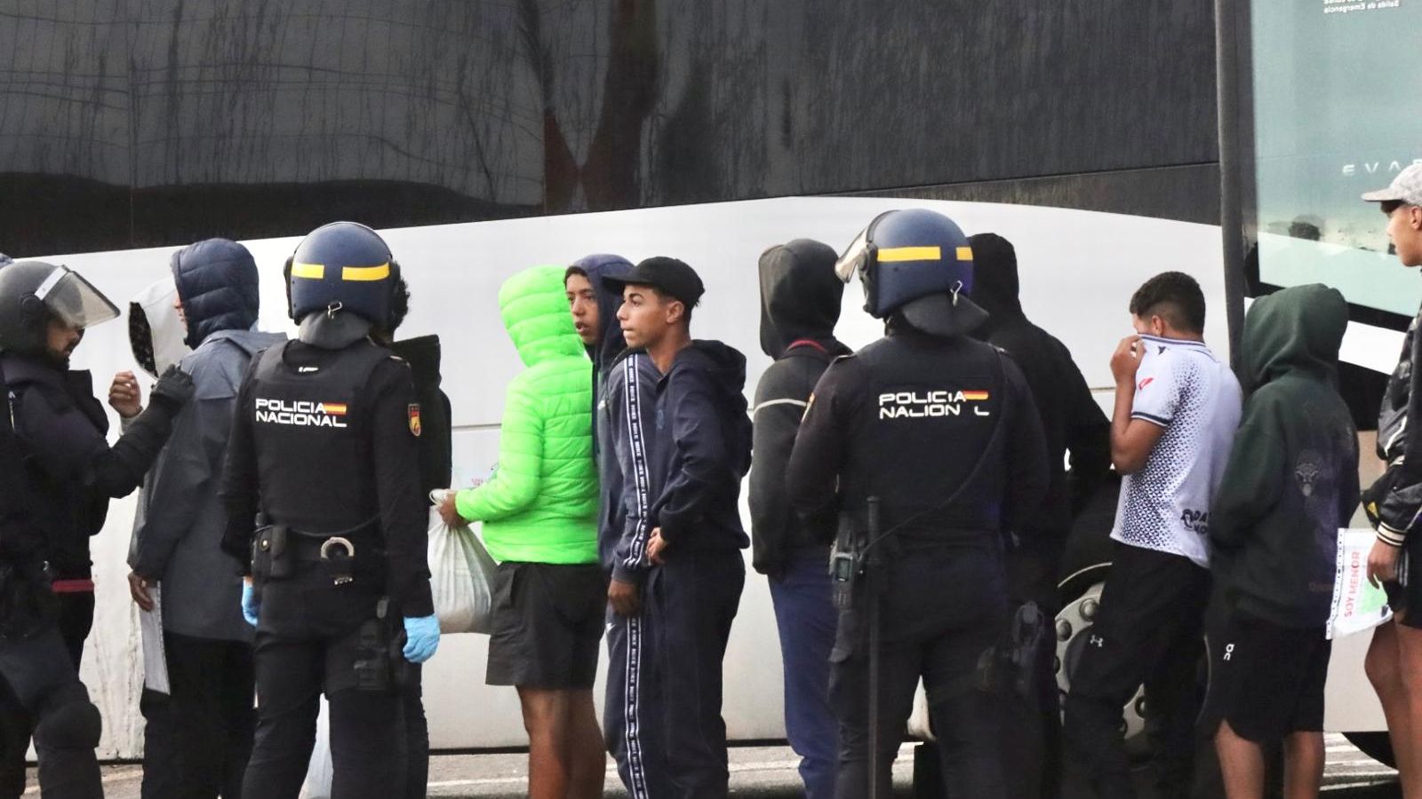 Despliegue policial en Los Rosales y el Tarajal para retirar a los inmigrantes que quedan en las calles