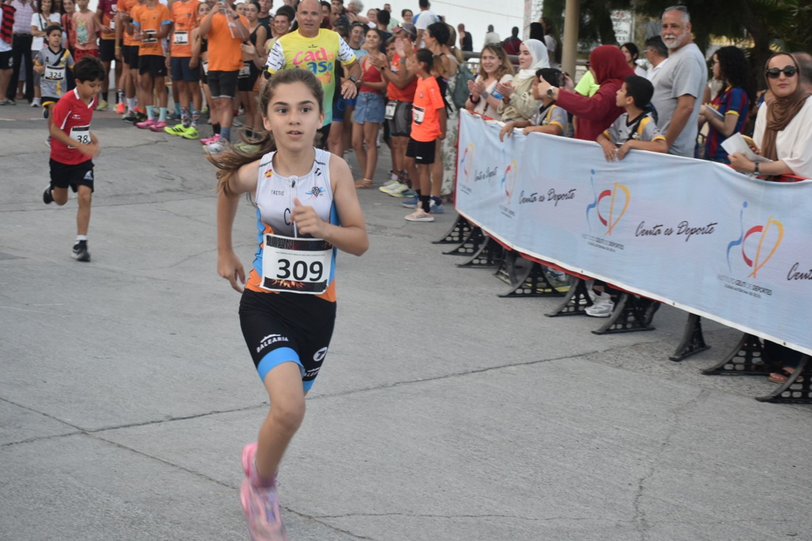 “Bily” y Elena López, reyes de la XXXI carrera popular de San Juan