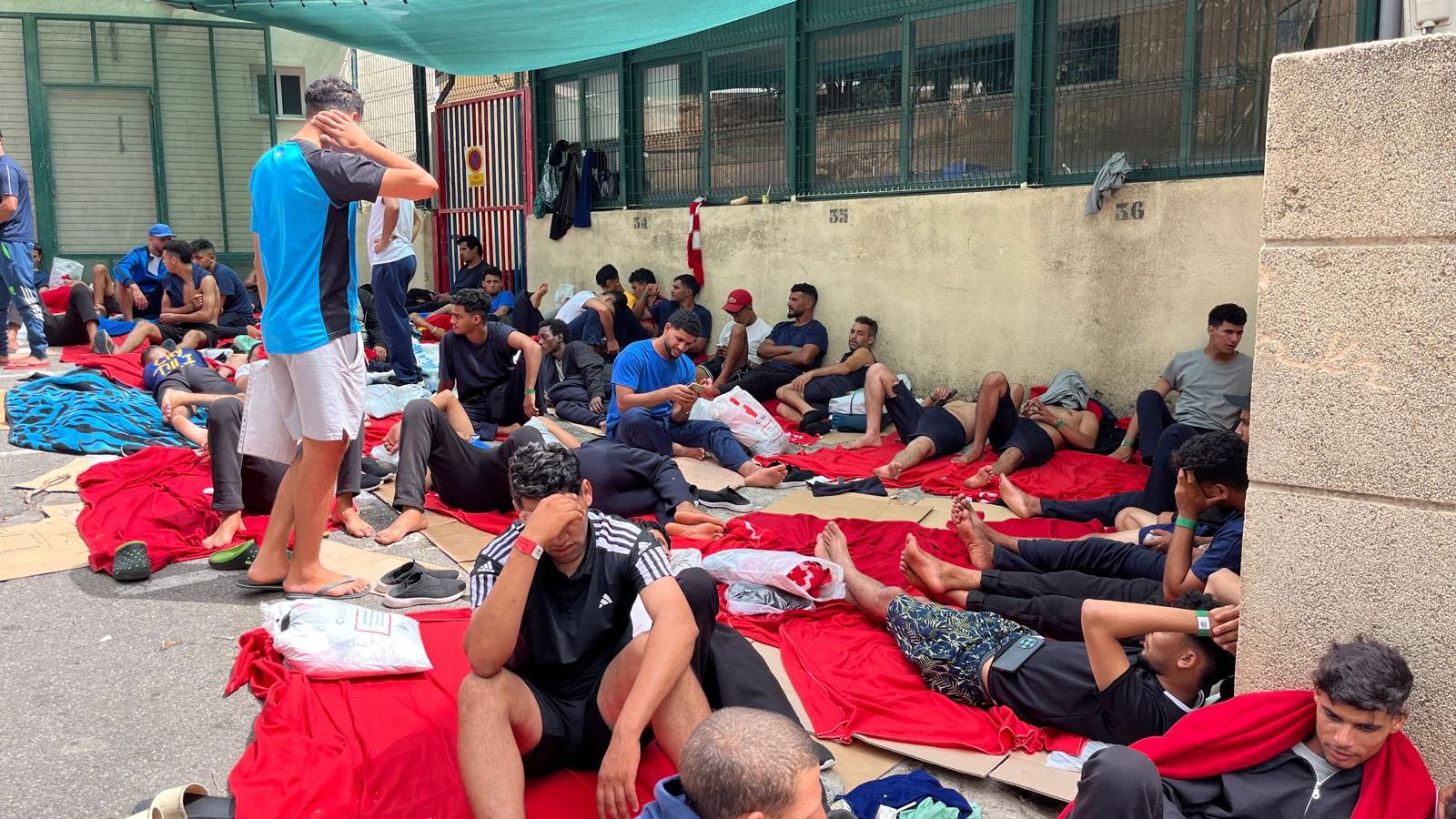El verano dispara la presión migratoria en Ceuta y colapsa el acceso al CETI