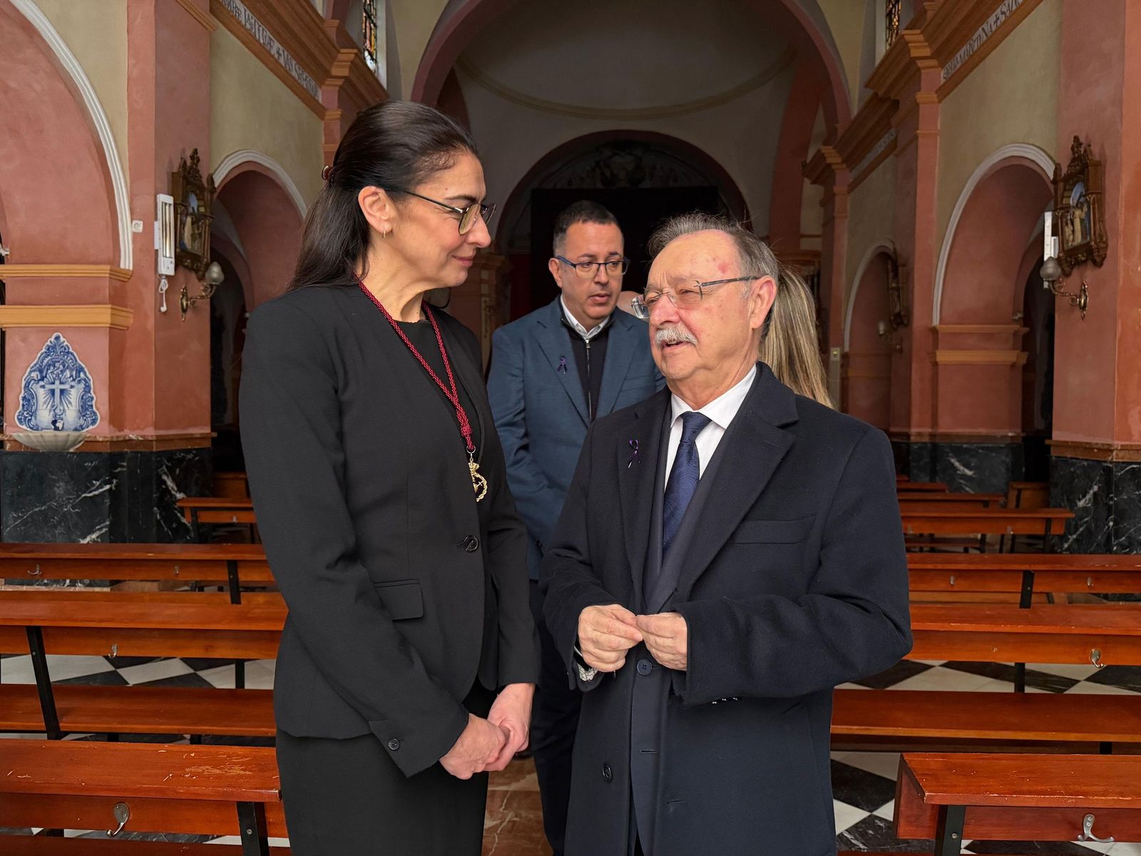 FOTOGALERÍA | Juan Vivas acude al besamanos de la Virgen del Mayor Dolor en Los Remedios