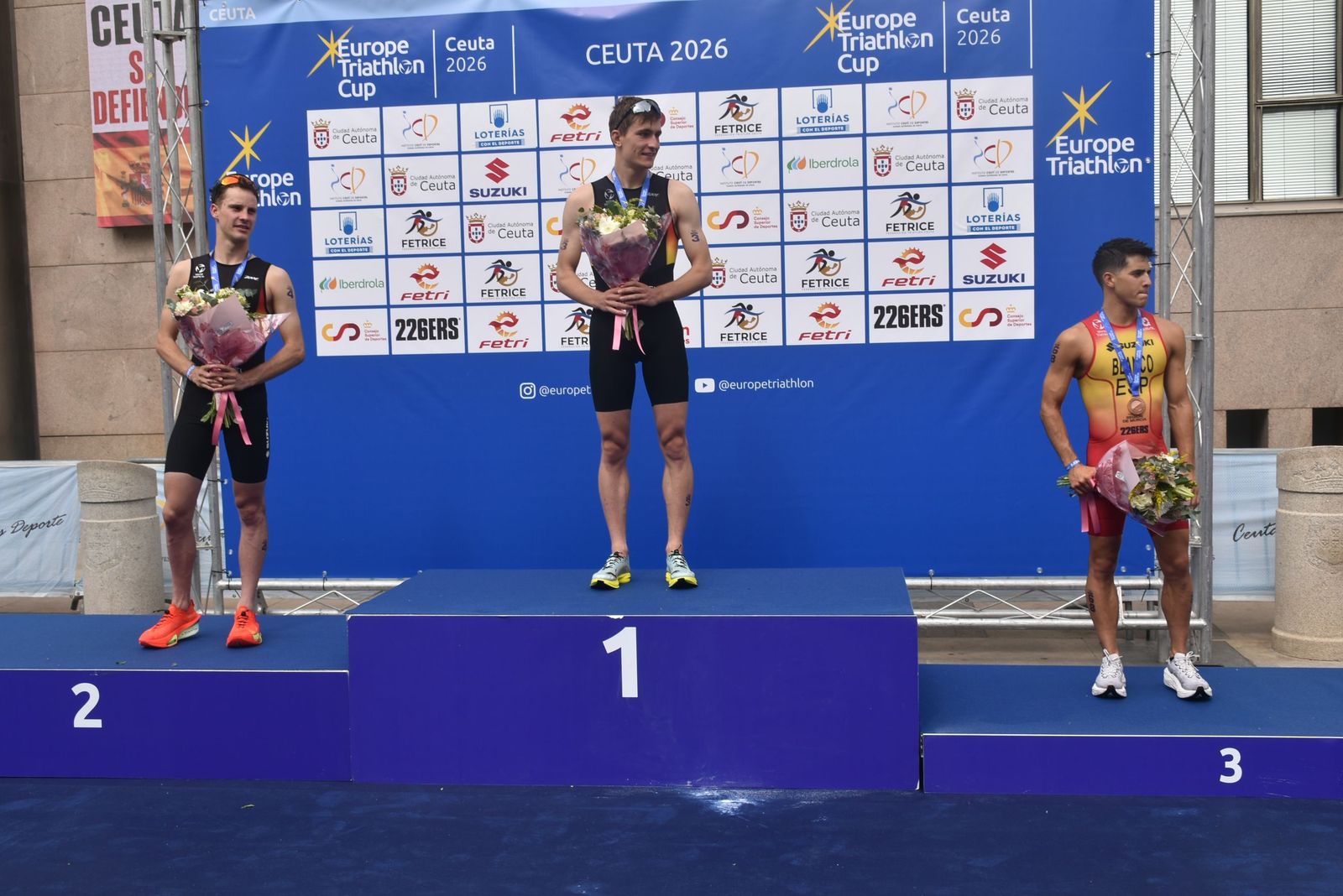 Entrega de trofeos de la Copa de Europa de Triatlón
