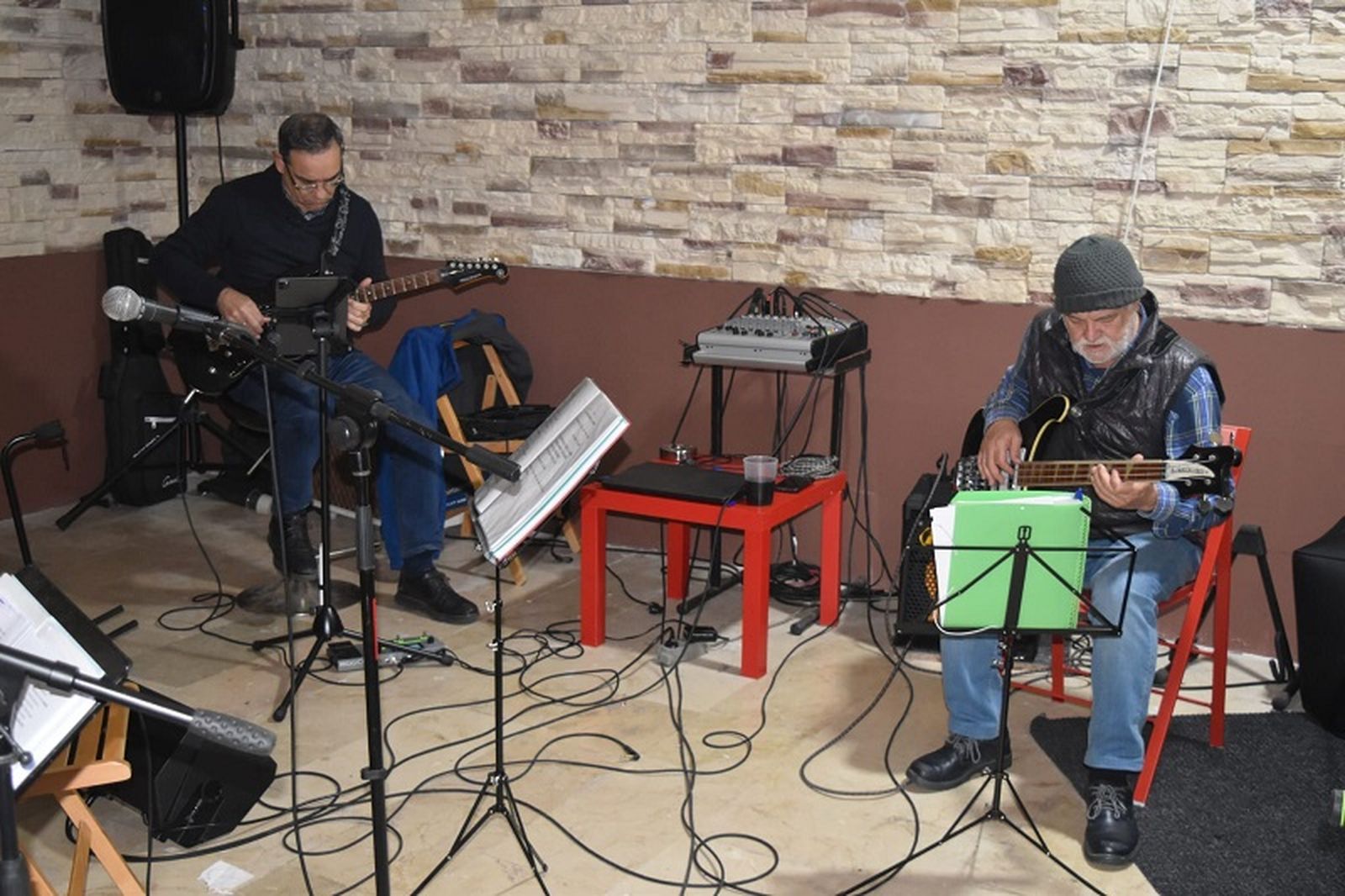 Gabriel Pérez es uno de los dos guitarristas del grupo. / FOTO NICOL´S