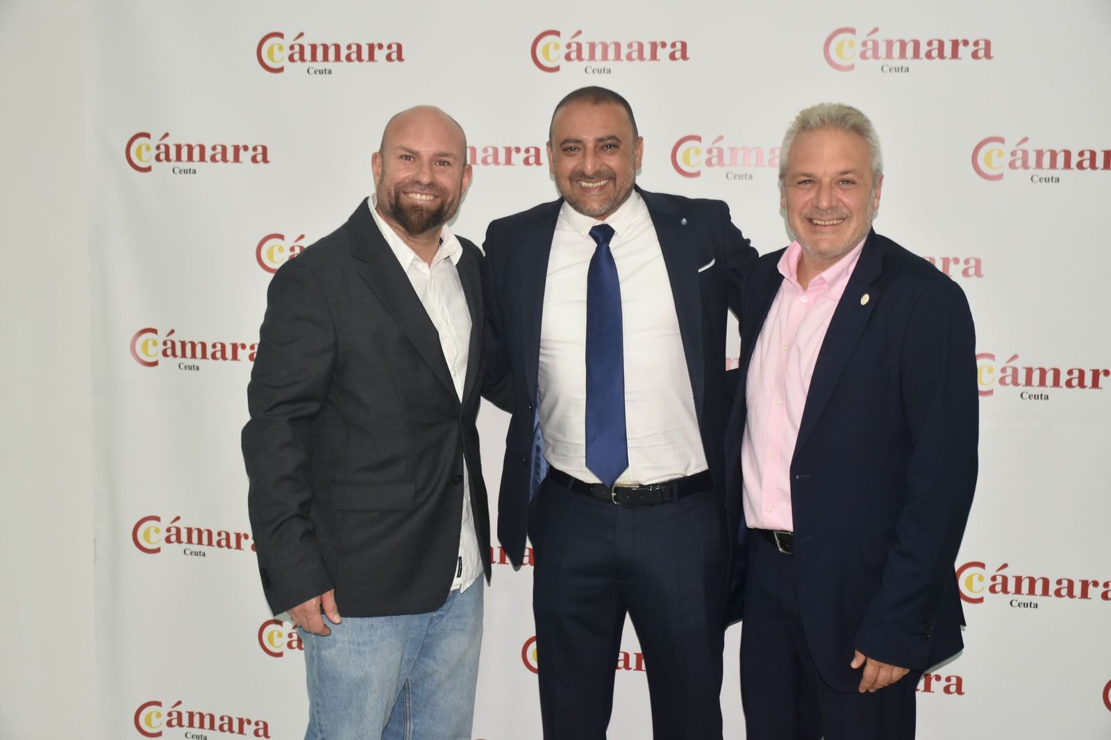 Luhay Hamido recibe la Medalla de Oro de la Cámara por su compromiso con el deporte ceutí