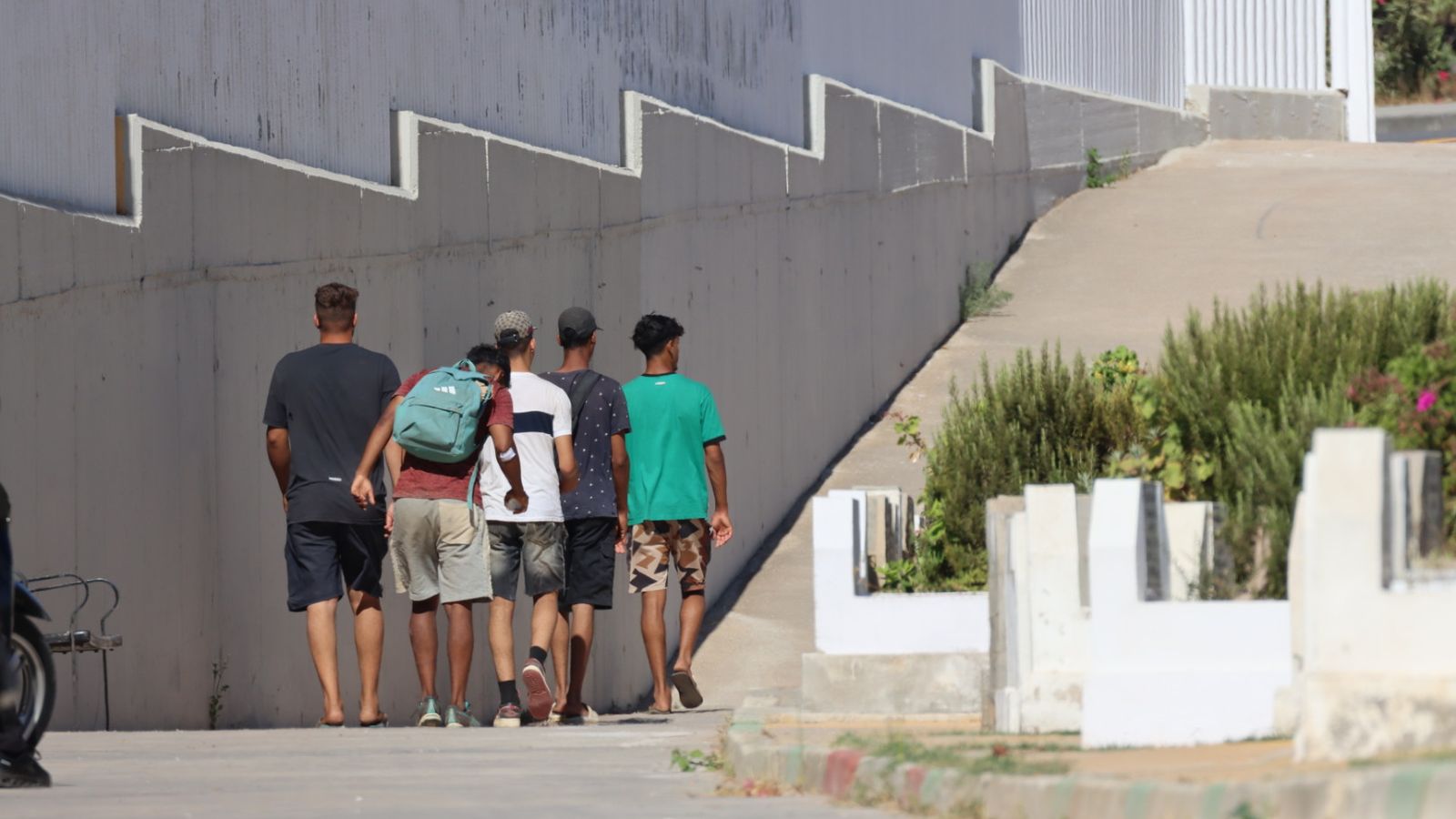 Varios migrantes, expulsados del cementerio Sidi Embarek