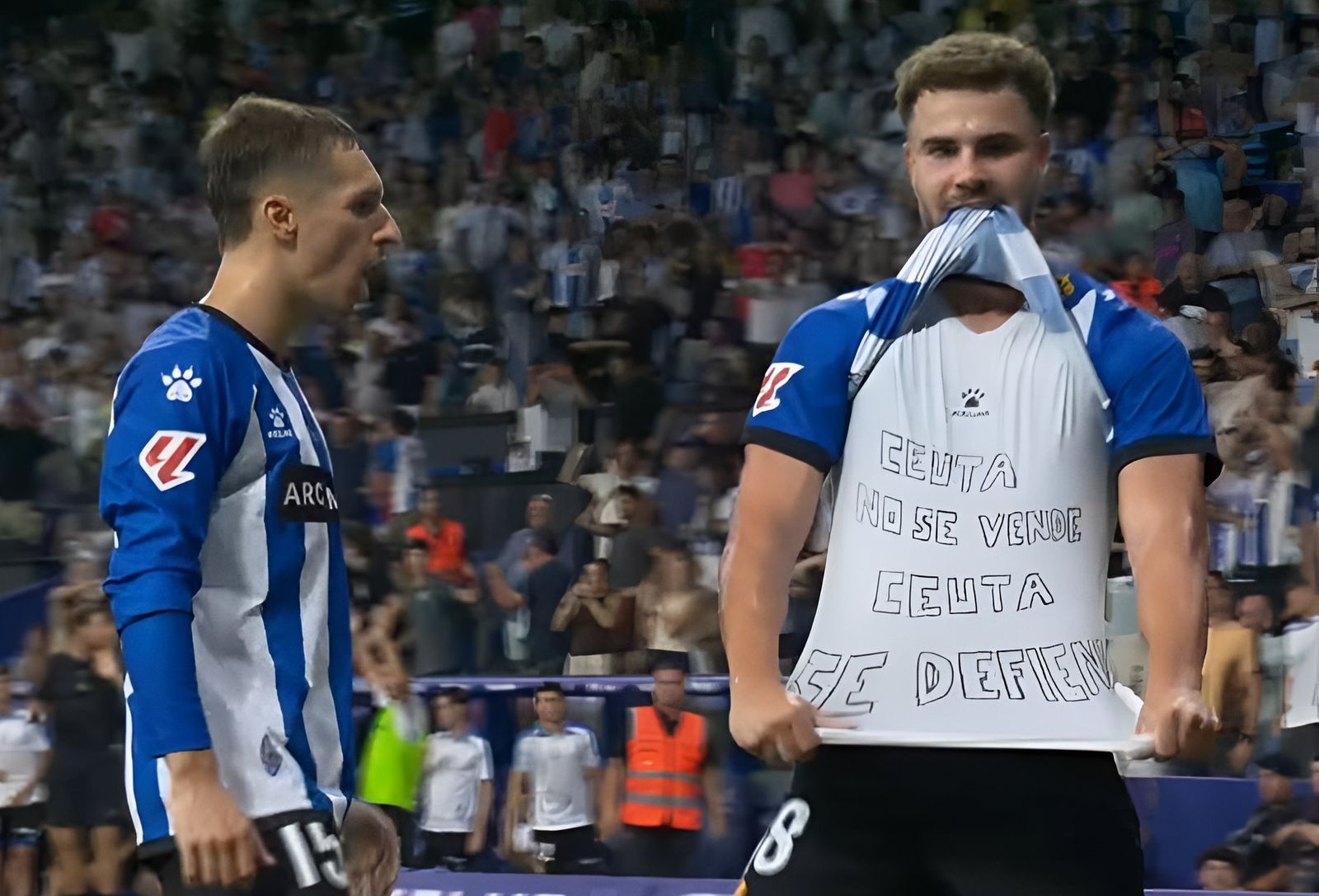 Marcos Fernández celebra su gol con una dedicatoria a Ceuta