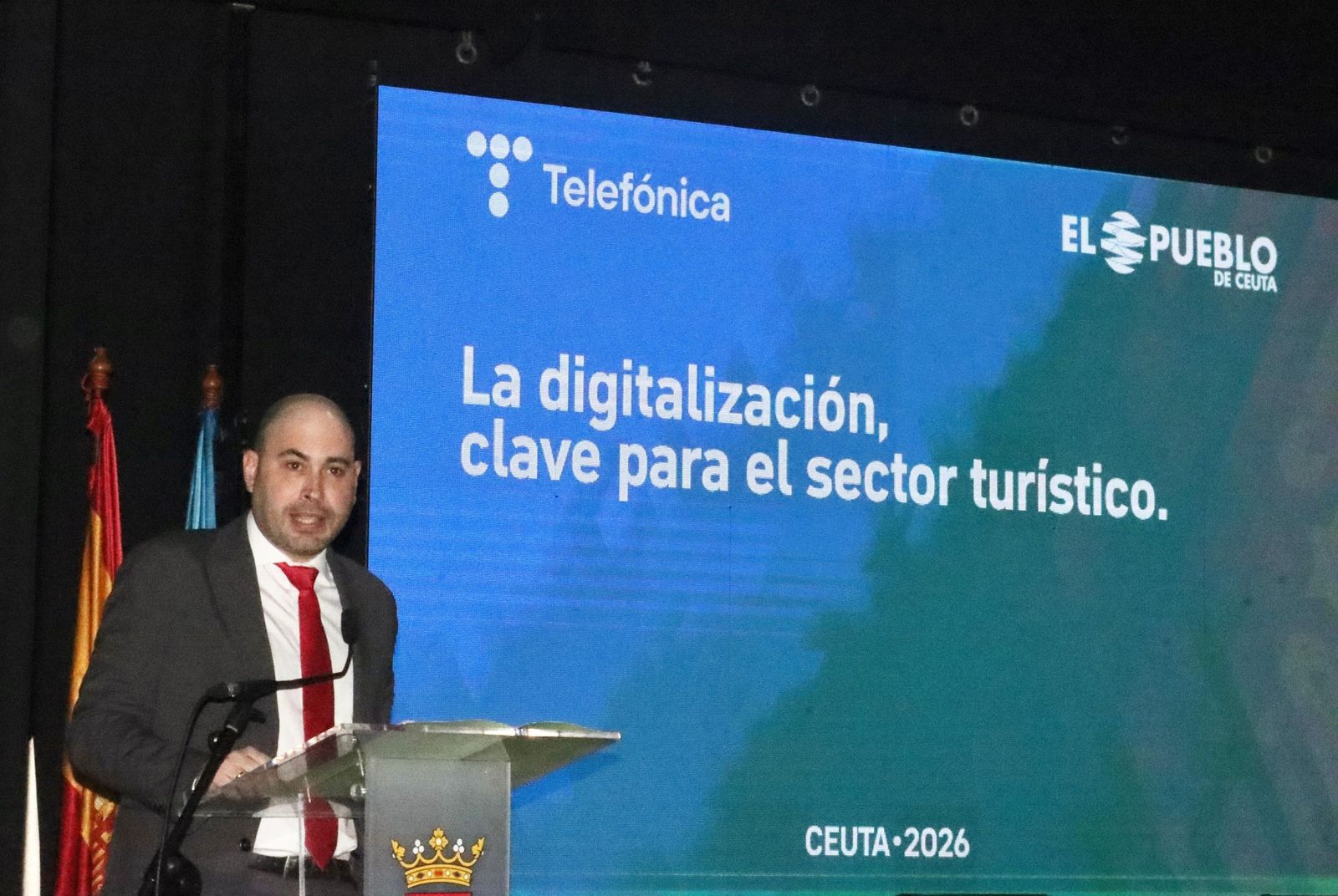 El Pueblo invita a reflexionar sobre el futuro del turismo en Ceuta