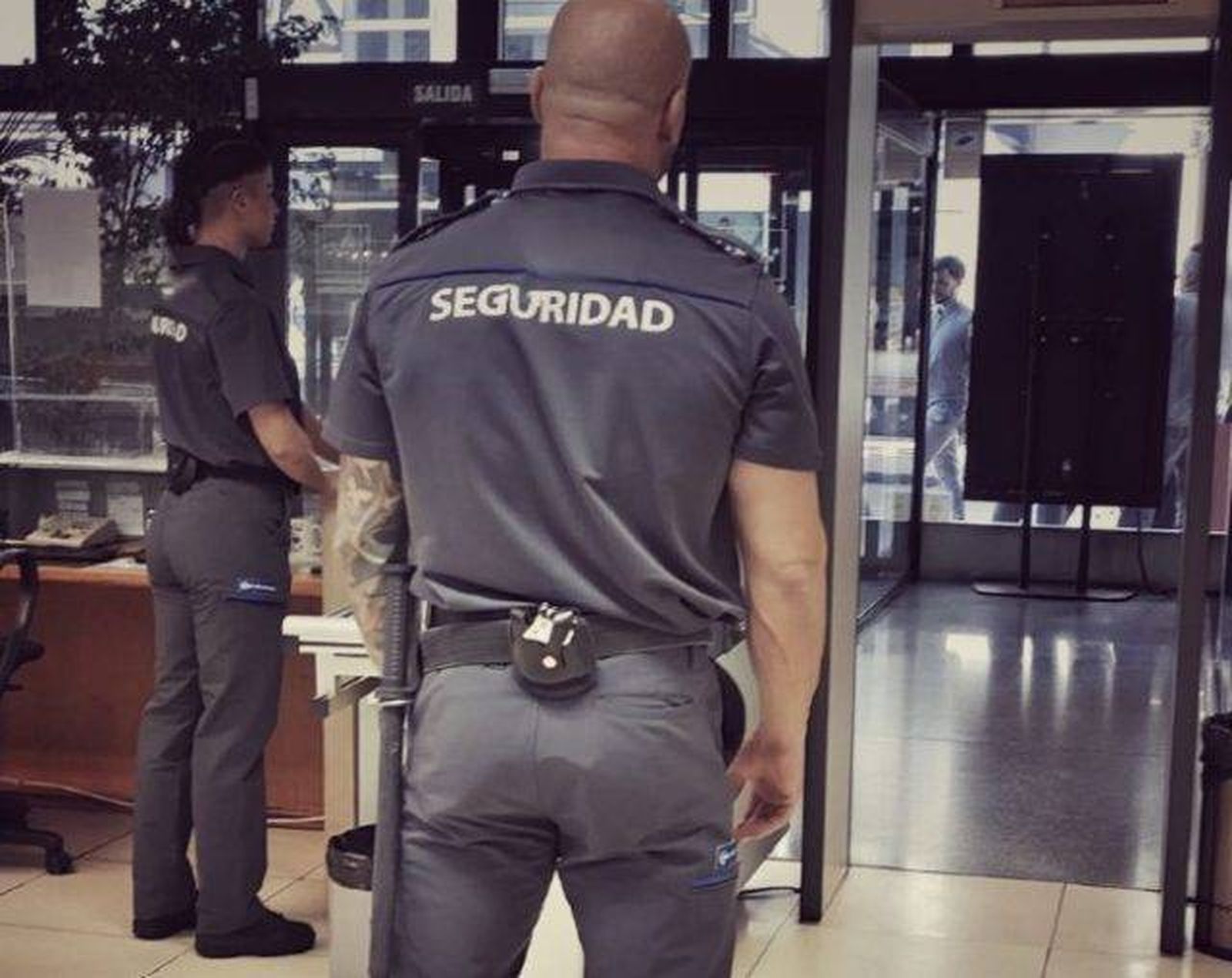 Un vigilante de seguridad privada