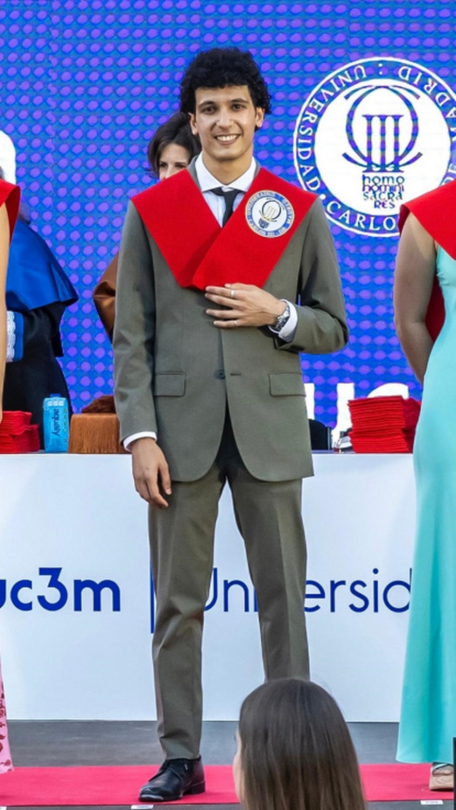 Yawad Sbihi durante su graduación tras cursar Ingeniería Biomédica en la Universidad Carlos III de Madrid. / FOTO CEDIDA