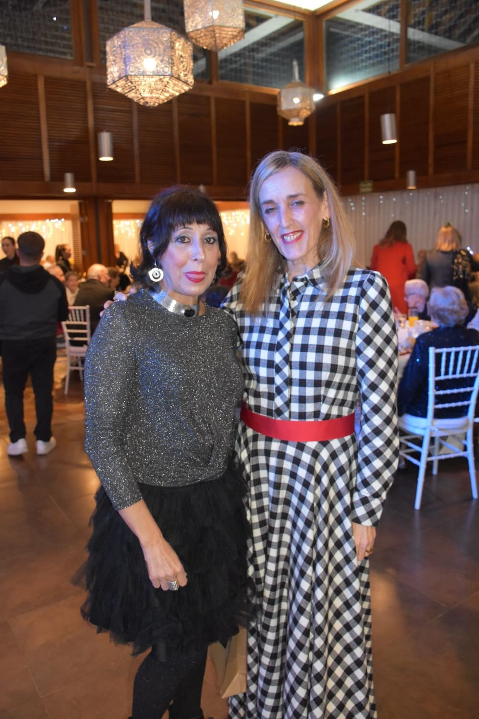 La Navidad abraza a los mayores en ‘La Muralla’ con una cena llena de música y diversión