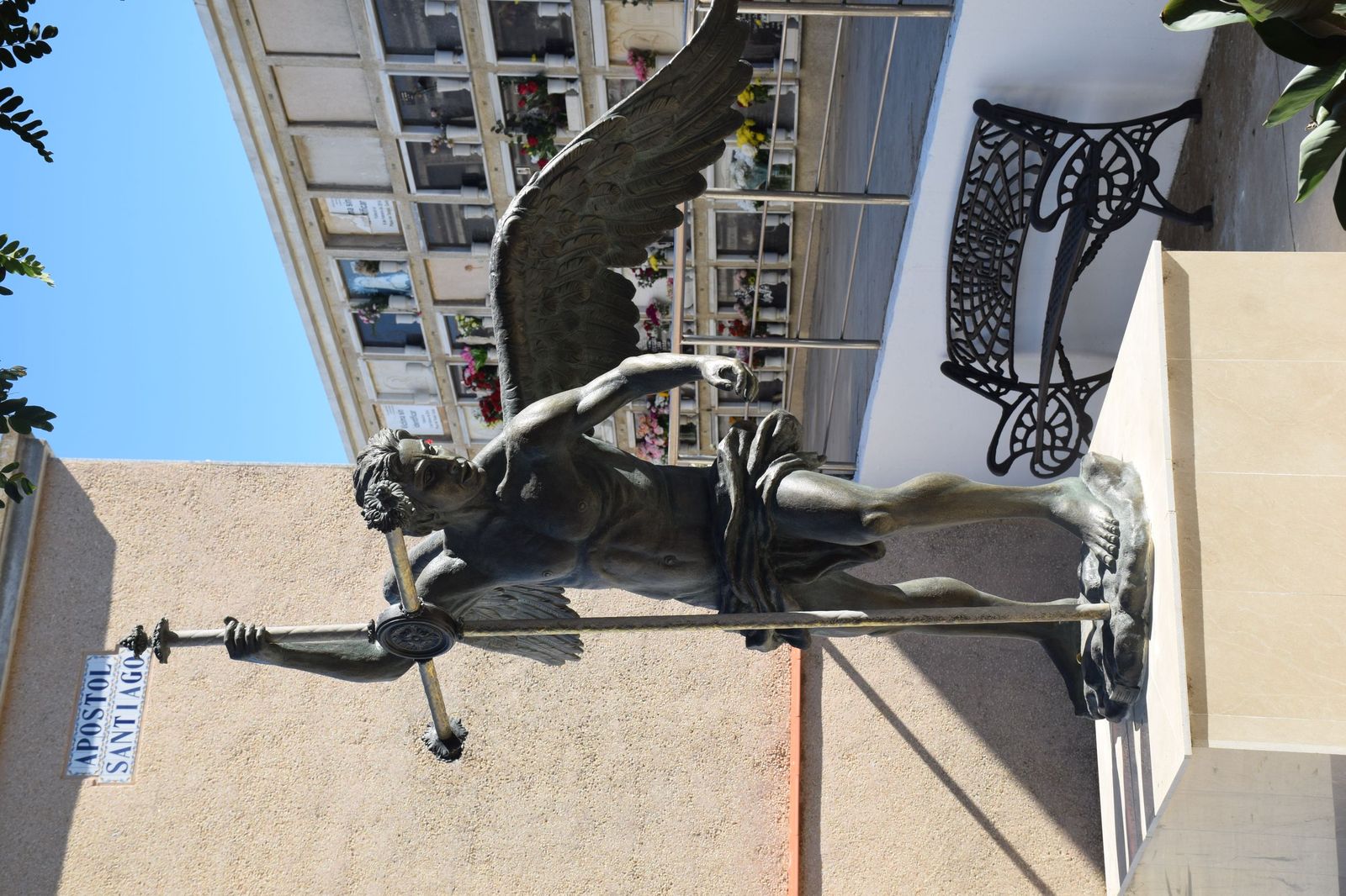 Un recuerdo institucional en el Día de Difuntos para quienes faltan