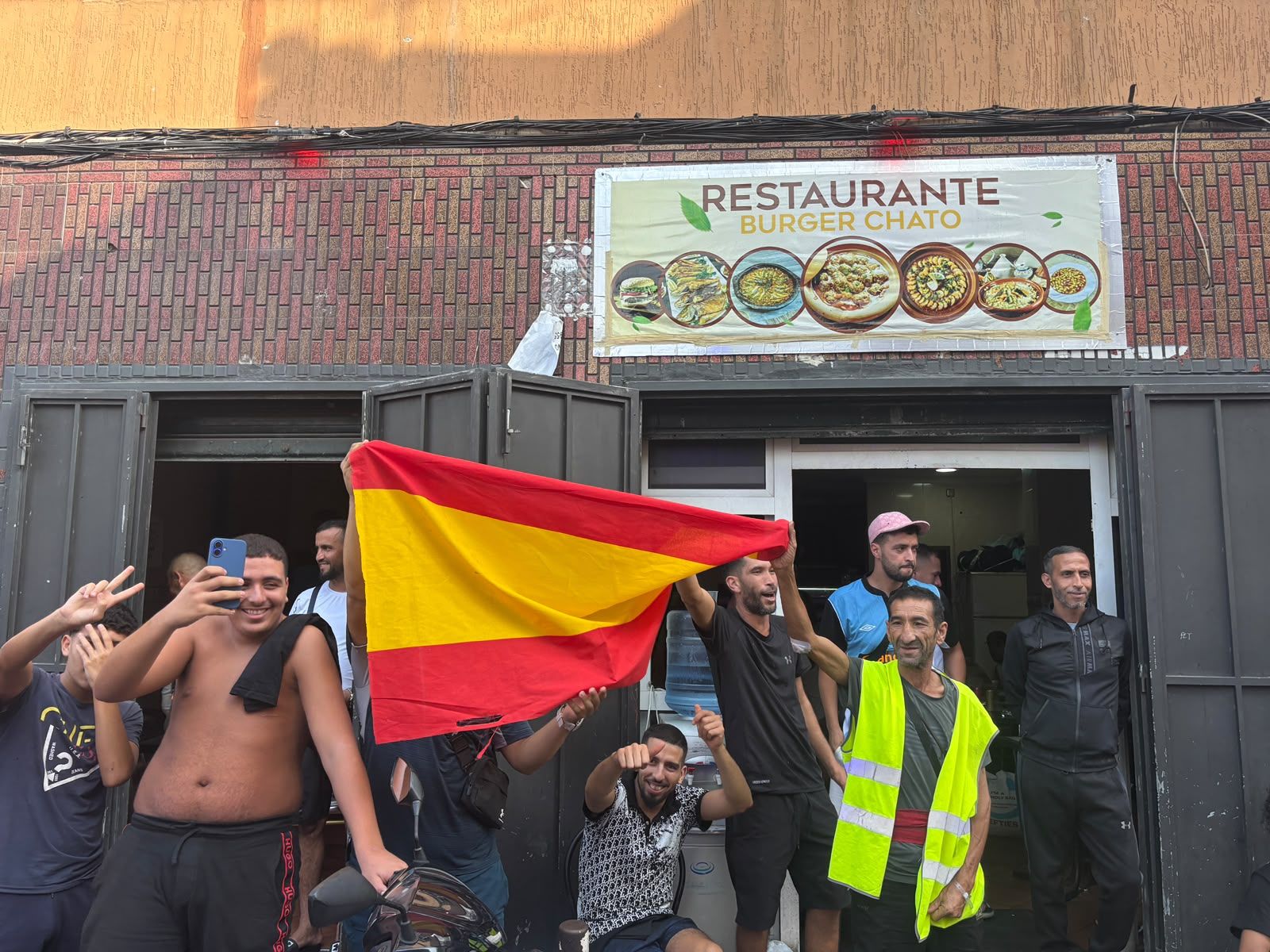 “No nos mires, únete”: una pacífica pero discreta manifestación por la periferia